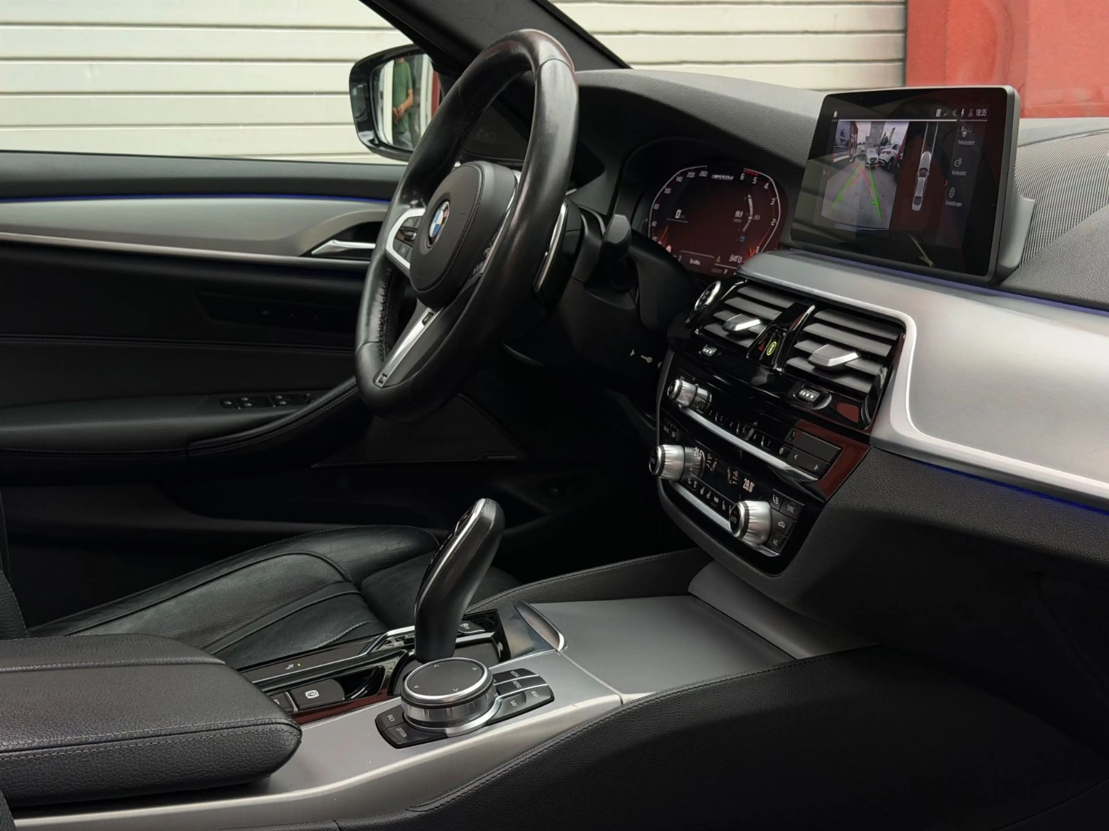 BMW 550 d xDrive GLASDACH/MEMORY/SOFT-CLOSE/HUD/ — photo 43