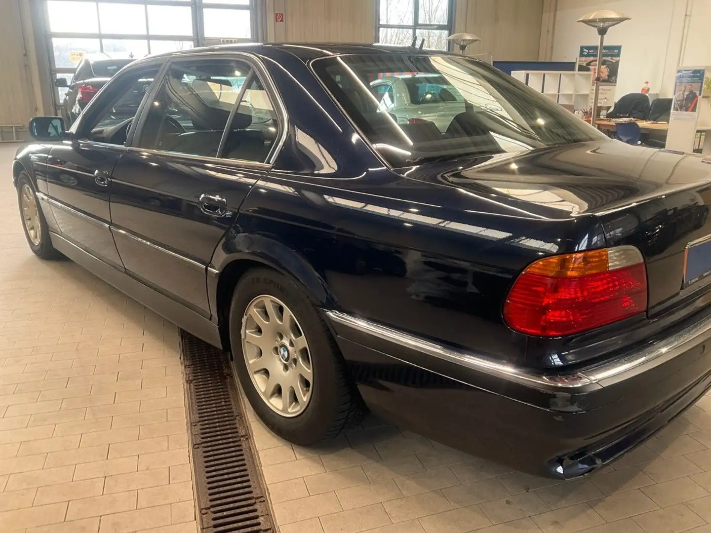 BMW 740 iL A +LCI+2.HAND+19% MWST+S.DACH+NAVI+SITZHZ+ Albastru - 2