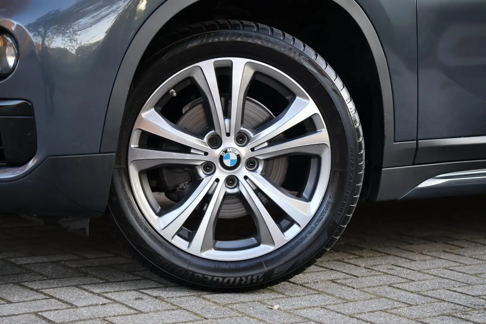 BMW X1 sDrive18i Sportline | AUT | Navi | LED | Keyless | Gris - 2