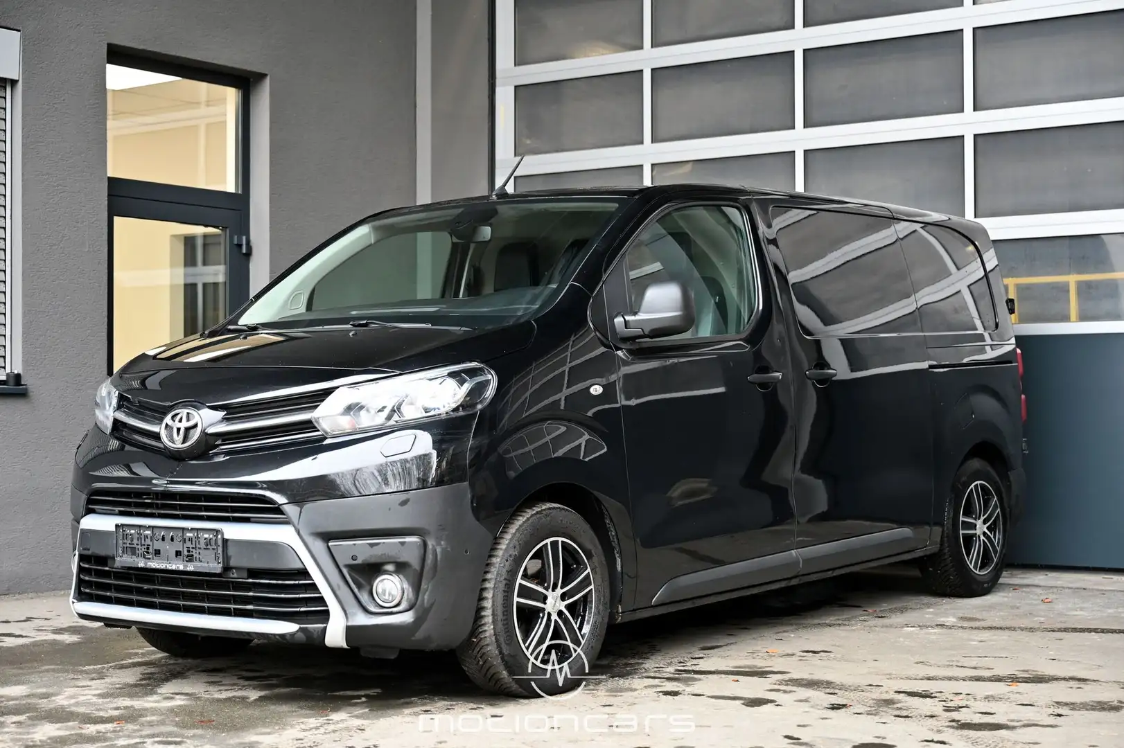 Toyota Proace 2.0D 180hk Medium aut. Comfort Master Pickerl NEU Schwarz - 1