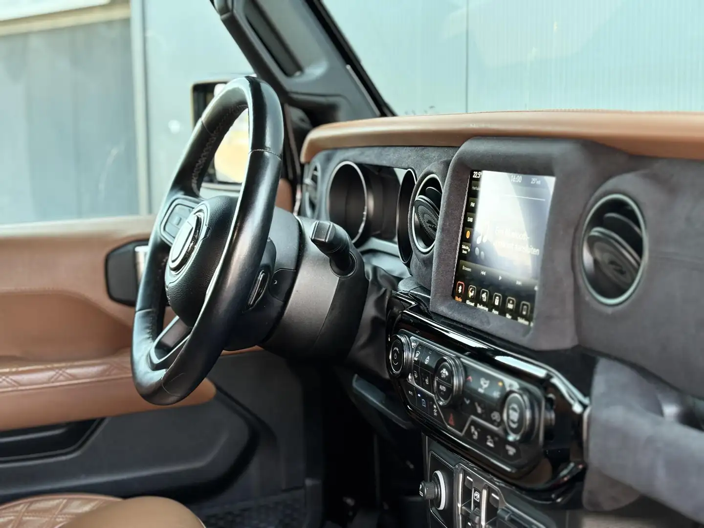 Jeep Wrangler BRUTE Rubicon 4xe 380 BRUTE | Custom | 20 INCH | C Zwart - 2