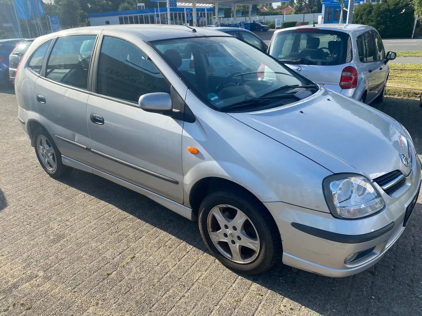 Nissan Almera Tino acenta Silver - 1