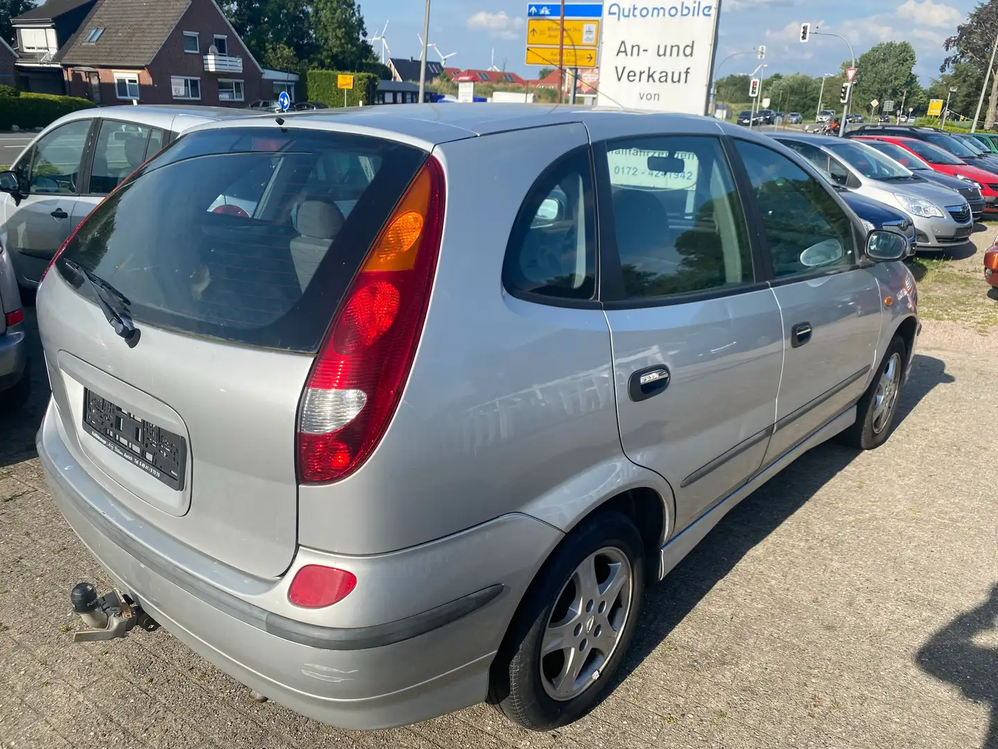 Nissan Almera Tino acenta Silver - 2