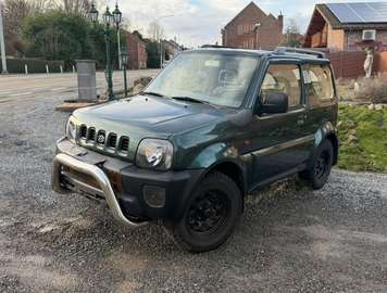 • Suzuki Jimny • 4x4 • Benzine •