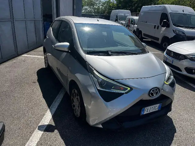 Toyota Aygo Aygo II 2018 5p 5p 1.0 x-business plus m-mt 72cv