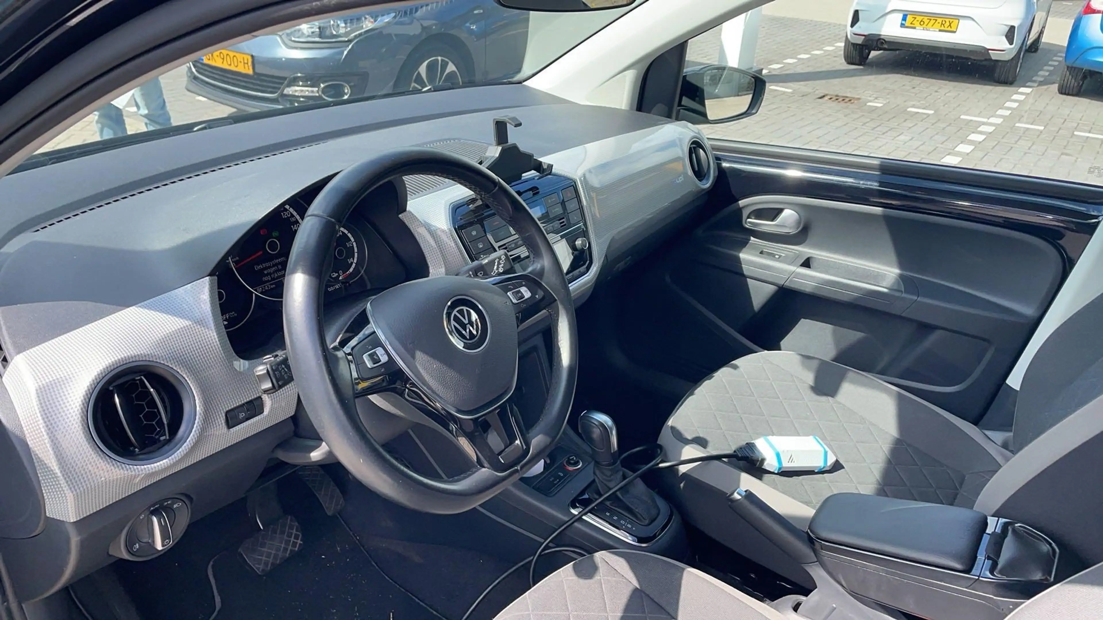 Volkswagen e-up! e-up! Style — photo 7