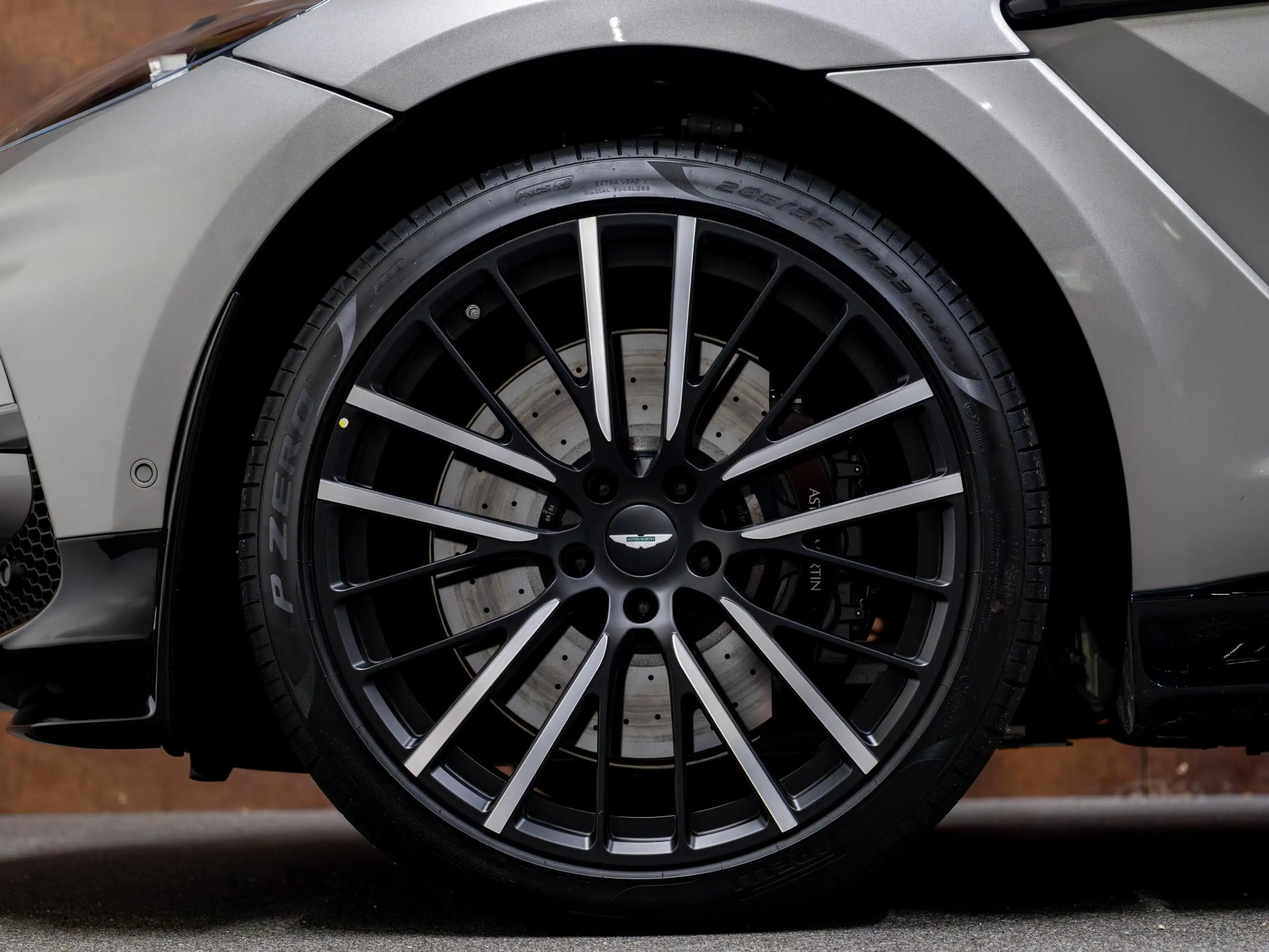 Aston Martin DBX 4.0 V8 707 | FACELIFT | ACC | 360° | Stoelventilat — photo 15