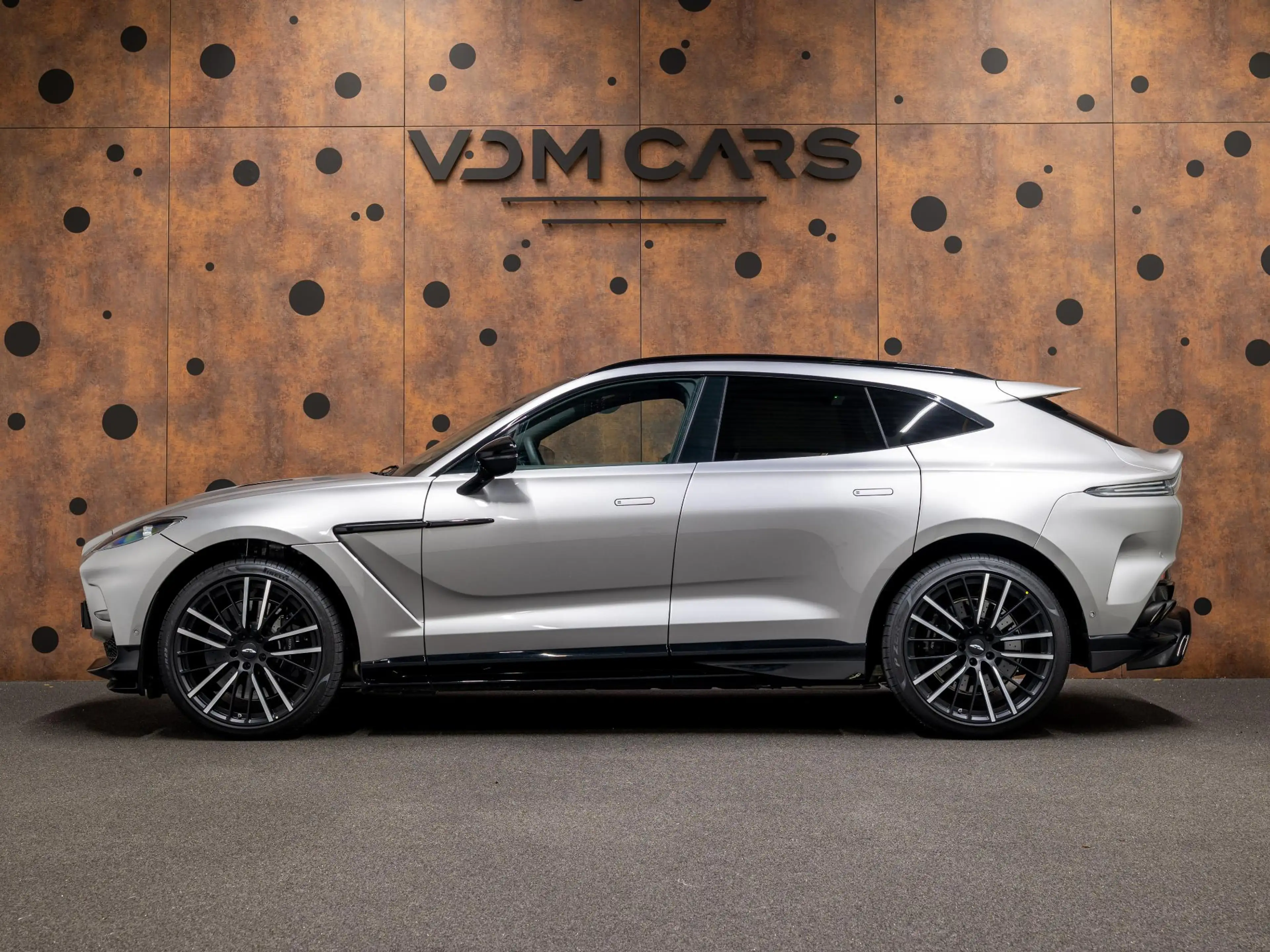 Aston Martin DBX 4.0 V8 707 | FACELIFT | ACC | 360° | Stoelventilat — photo 2