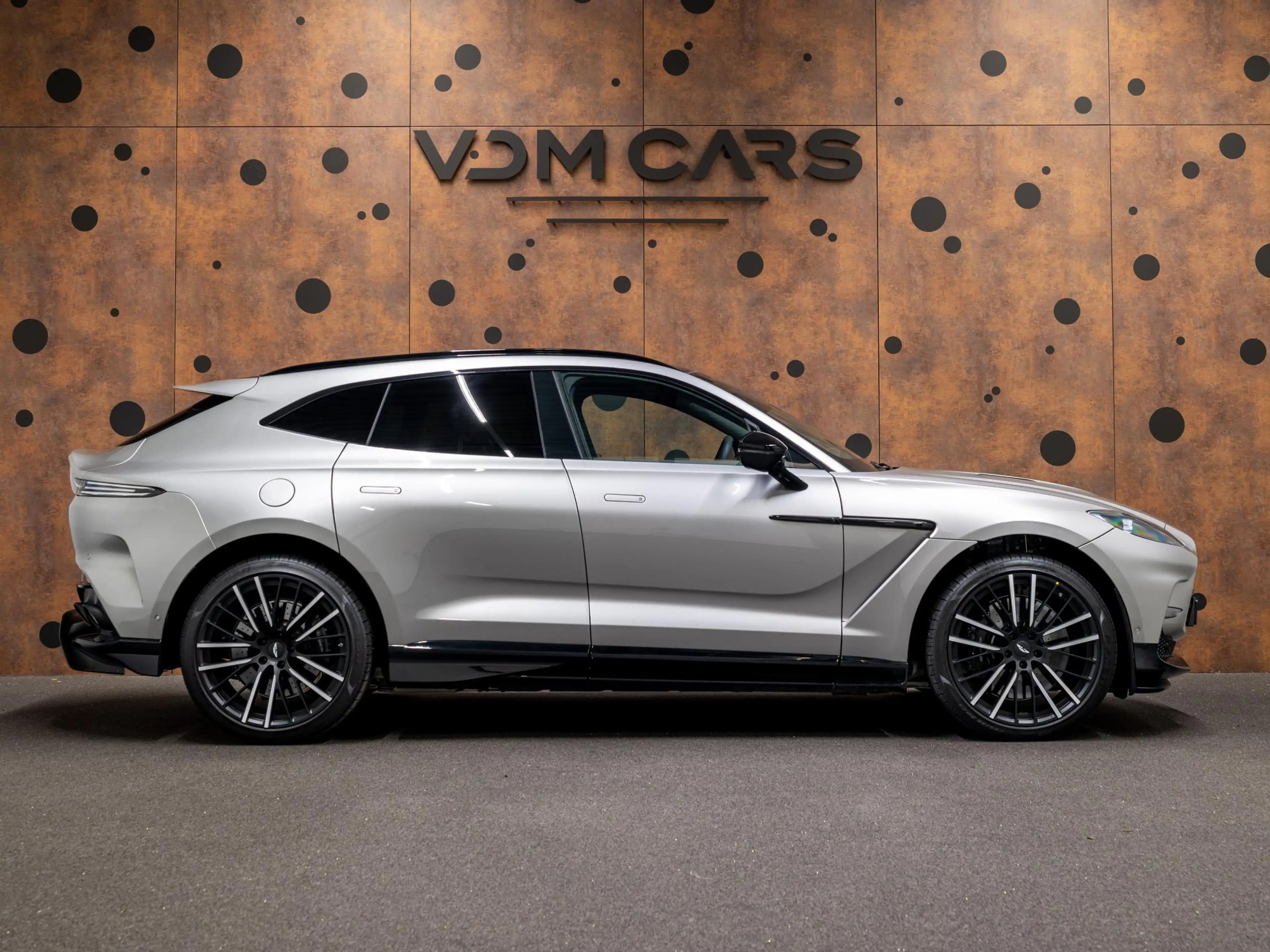 Aston Martin DBX 4.0 V8 707 | FACELIFT | ACC | 360° | Stoelventilat — photo 6