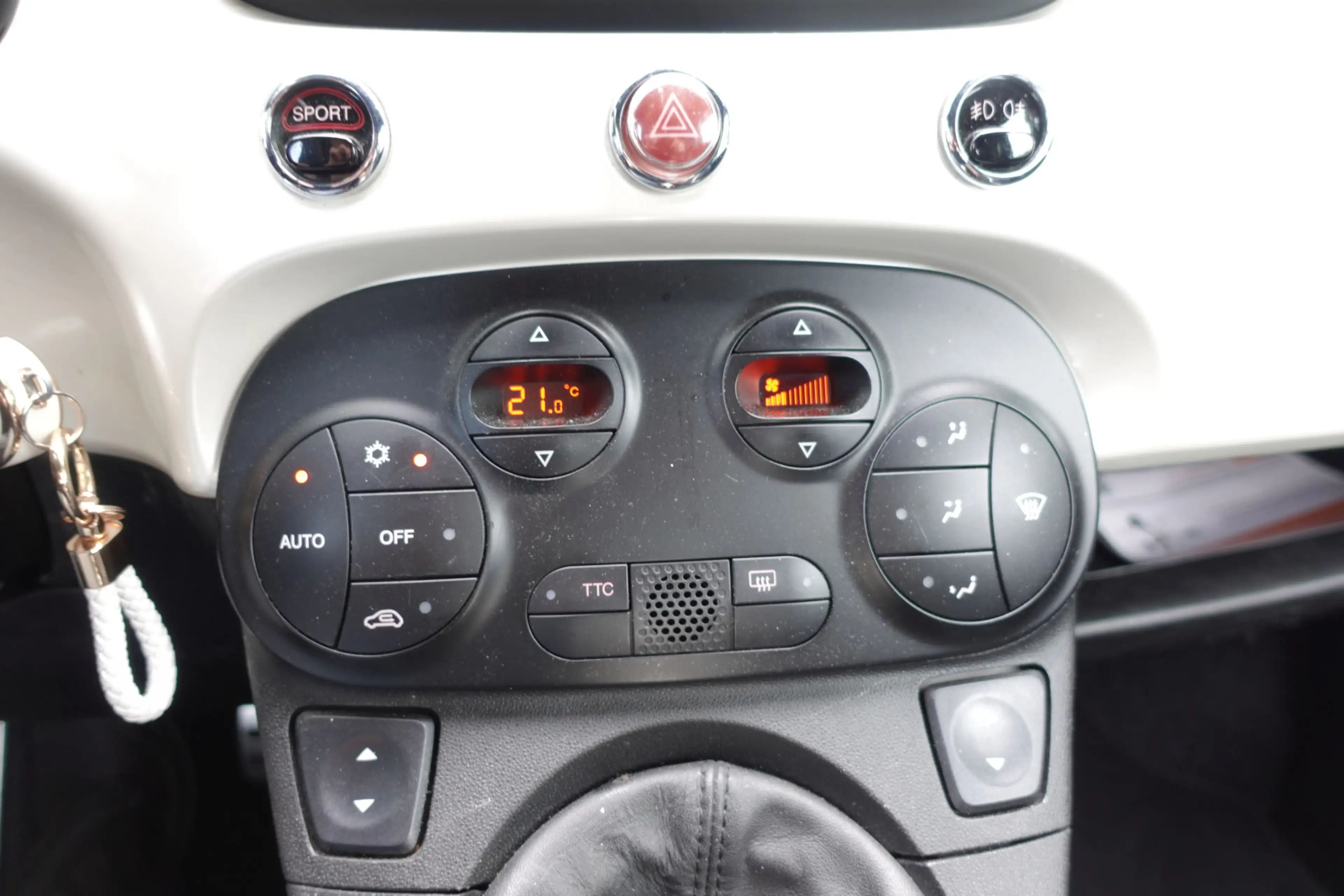Fiat 500 Abarth 1.4-16V — photo 17