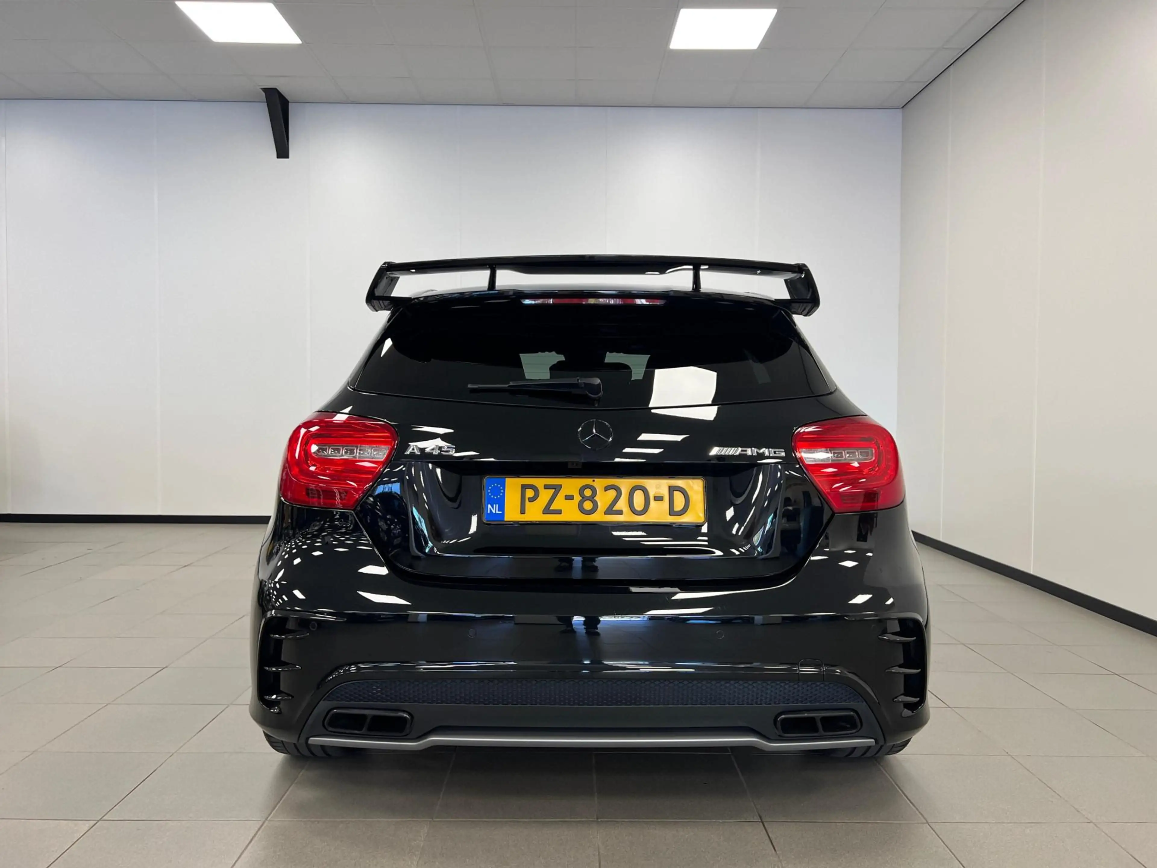 Mercedes-Benz A 45 AMG 4MATIC / EDITION1 / CRUISE.C / STOELVERW. / LEDER — photo 8