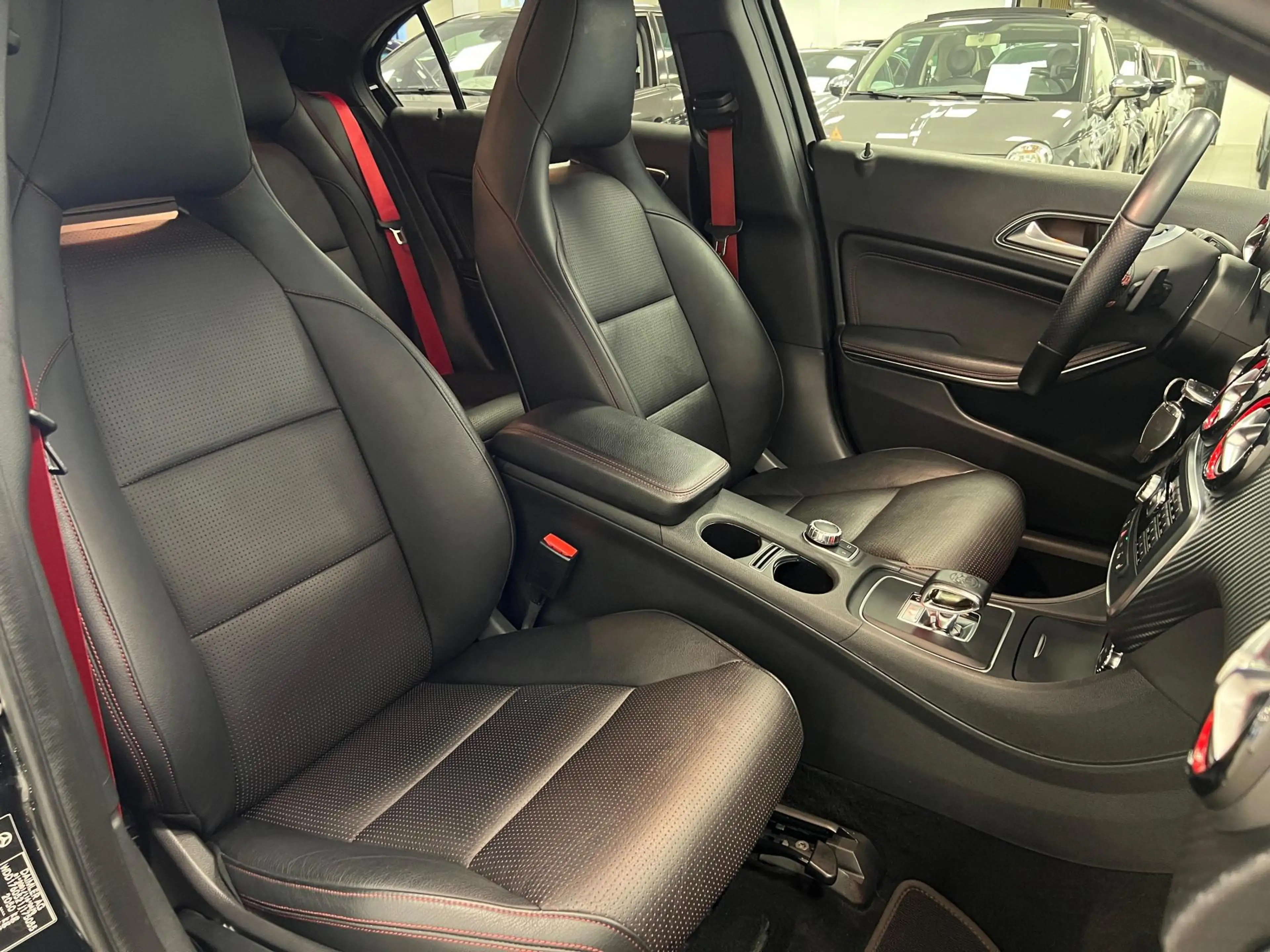 Mercedes-Benz A 45 AMG 4MATIC / EDITION1 / CRUISE.C / STOELVERW. / LEDER — photo 14
