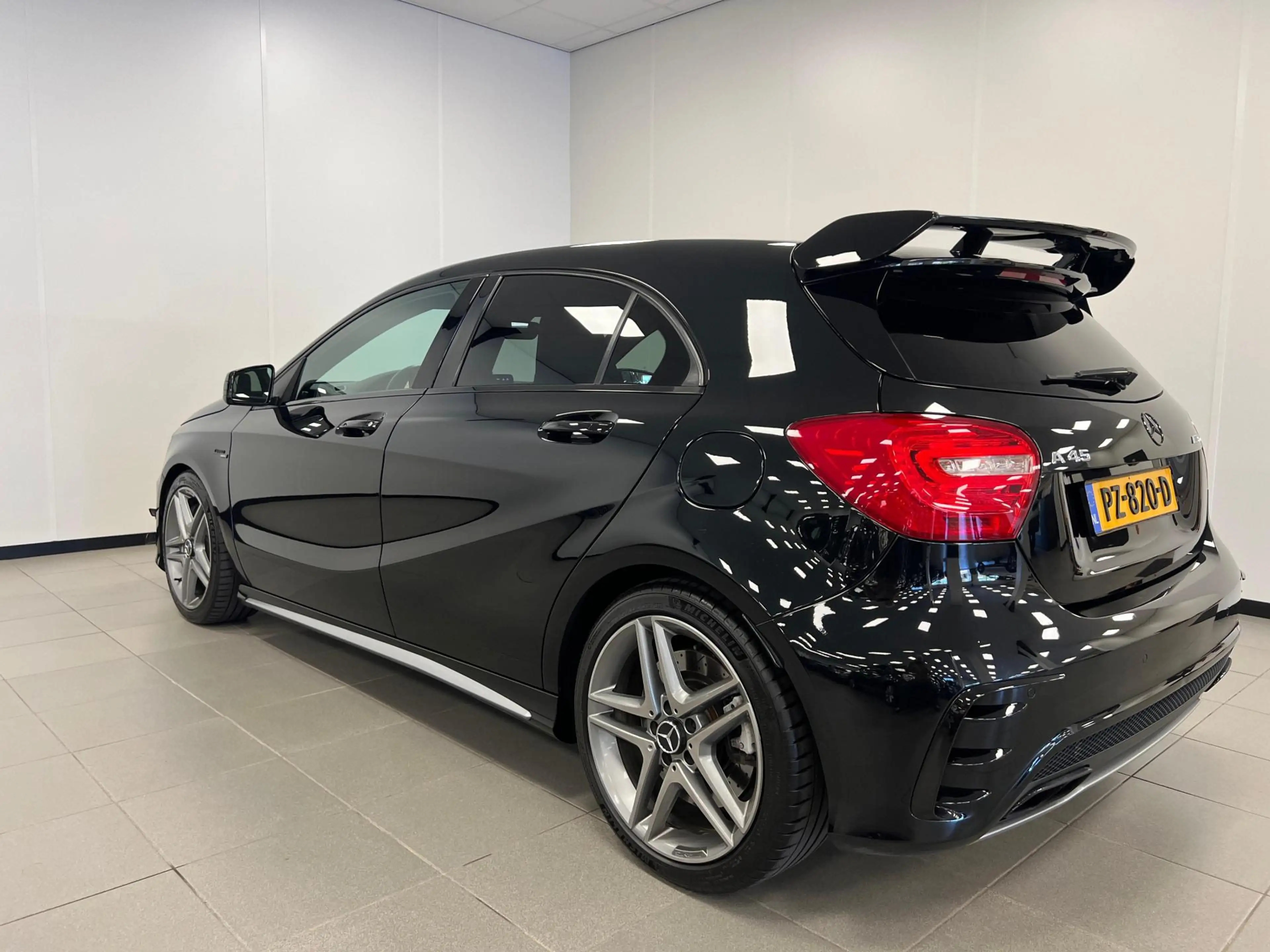 Mercedes-Benz A 45 AMG 4MATIC / EDITION1 / CRUISE.C / STOELVERW. / LEDER — photo 3