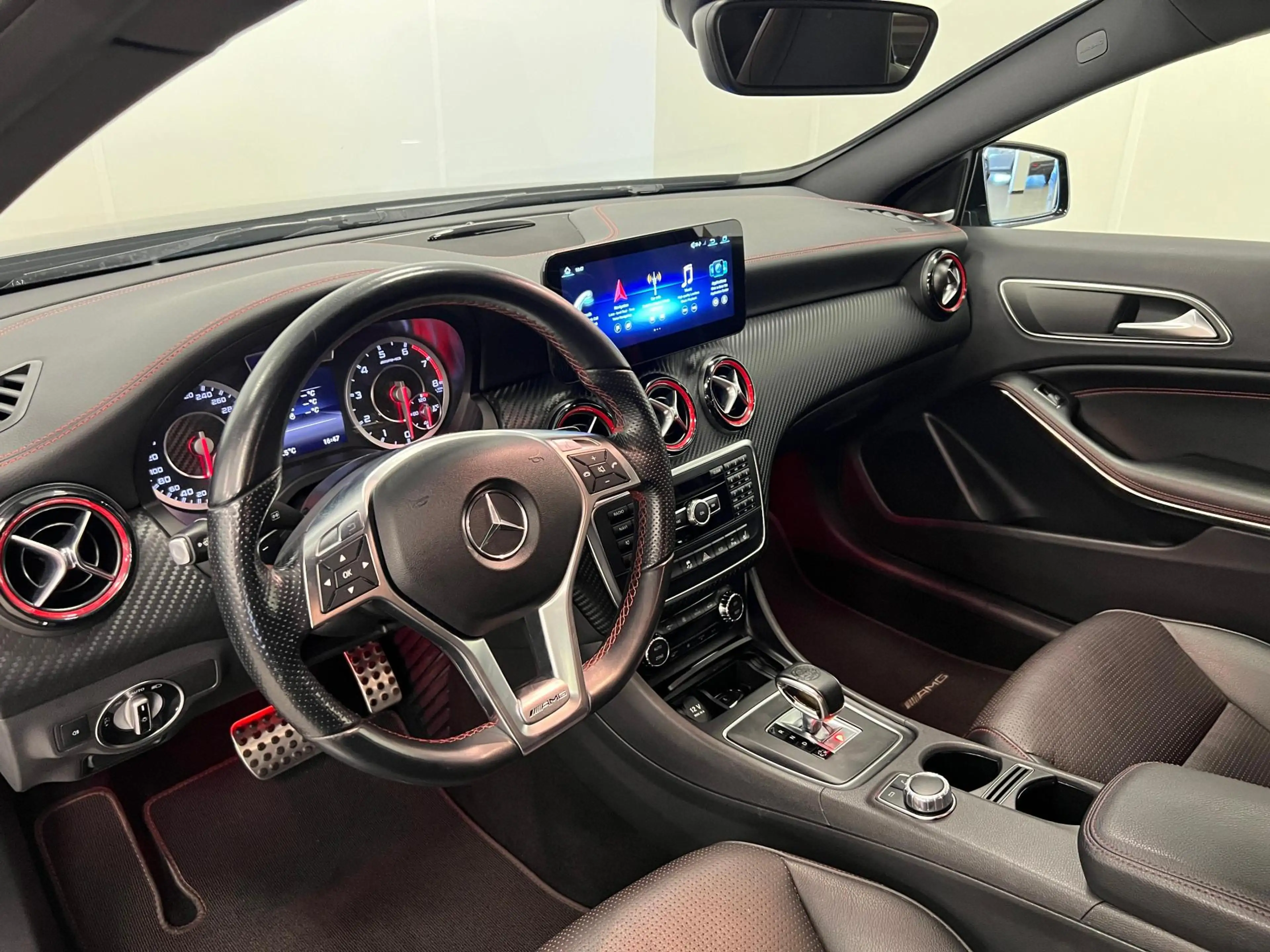 Mercedes-Benz A 45 AMG 4MATIC / EDITION1 / CRUISE.C / STOELVERW. / LEDER — photo 9