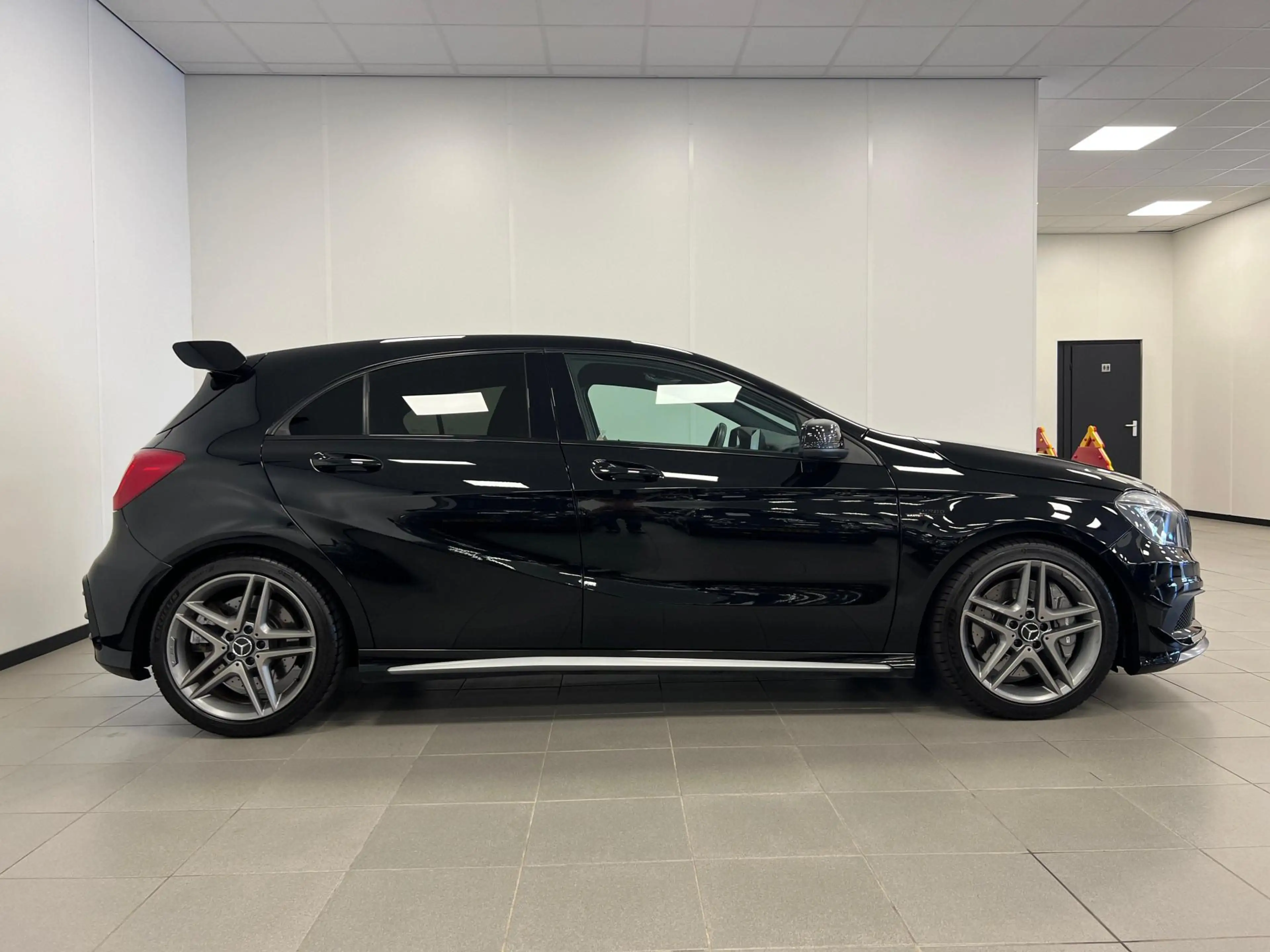 Mercedes-Benz A 45 AMG 4MATIC / EDITION1 / CRUISE.C / STOELVERW. / LEDER — photo 6