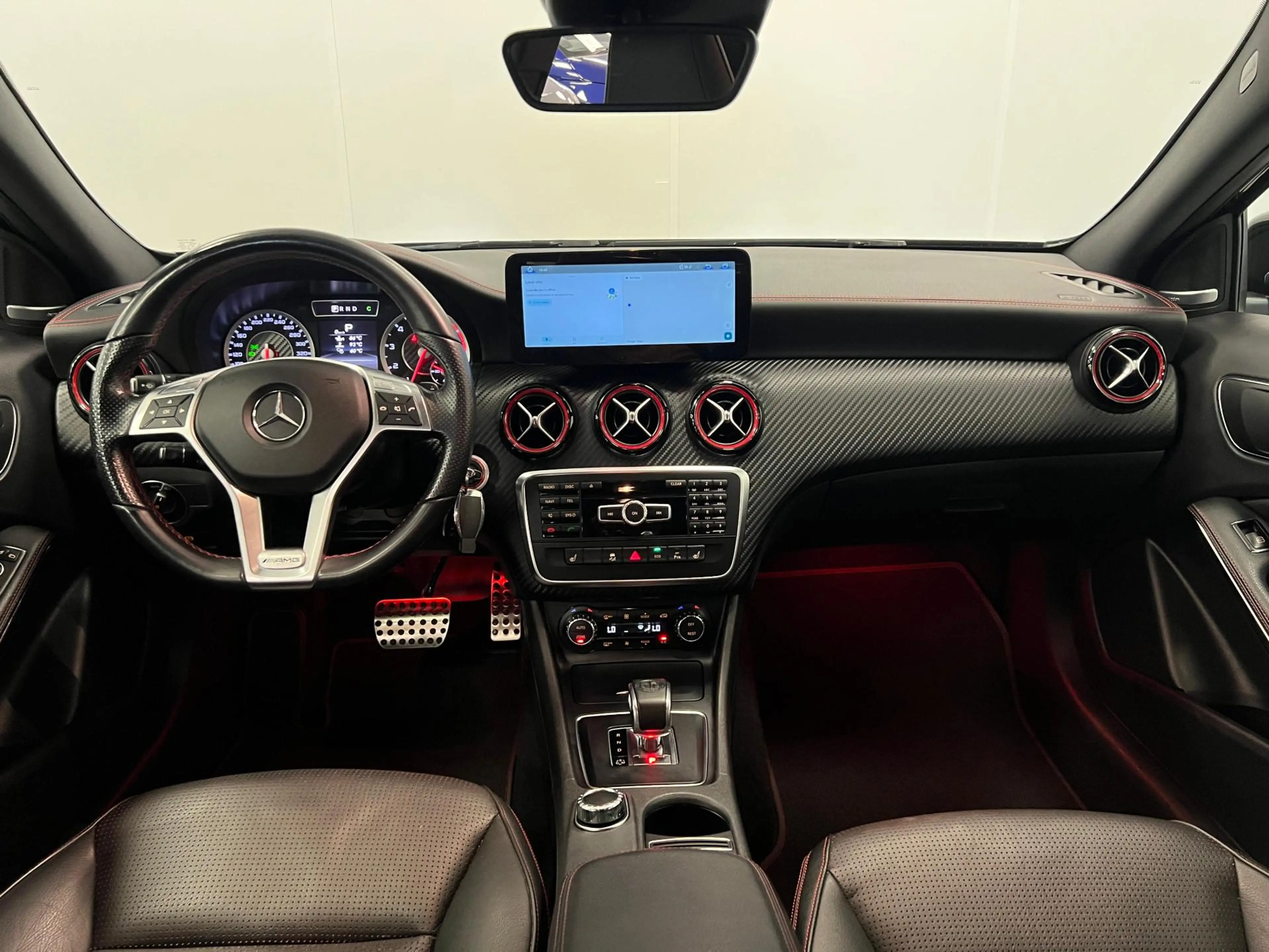 Mercedes-Benz A 45 AMG 4MATIC / EDITION1 / CRUISE.C / STOELVERW. / LEDER — photo 2
