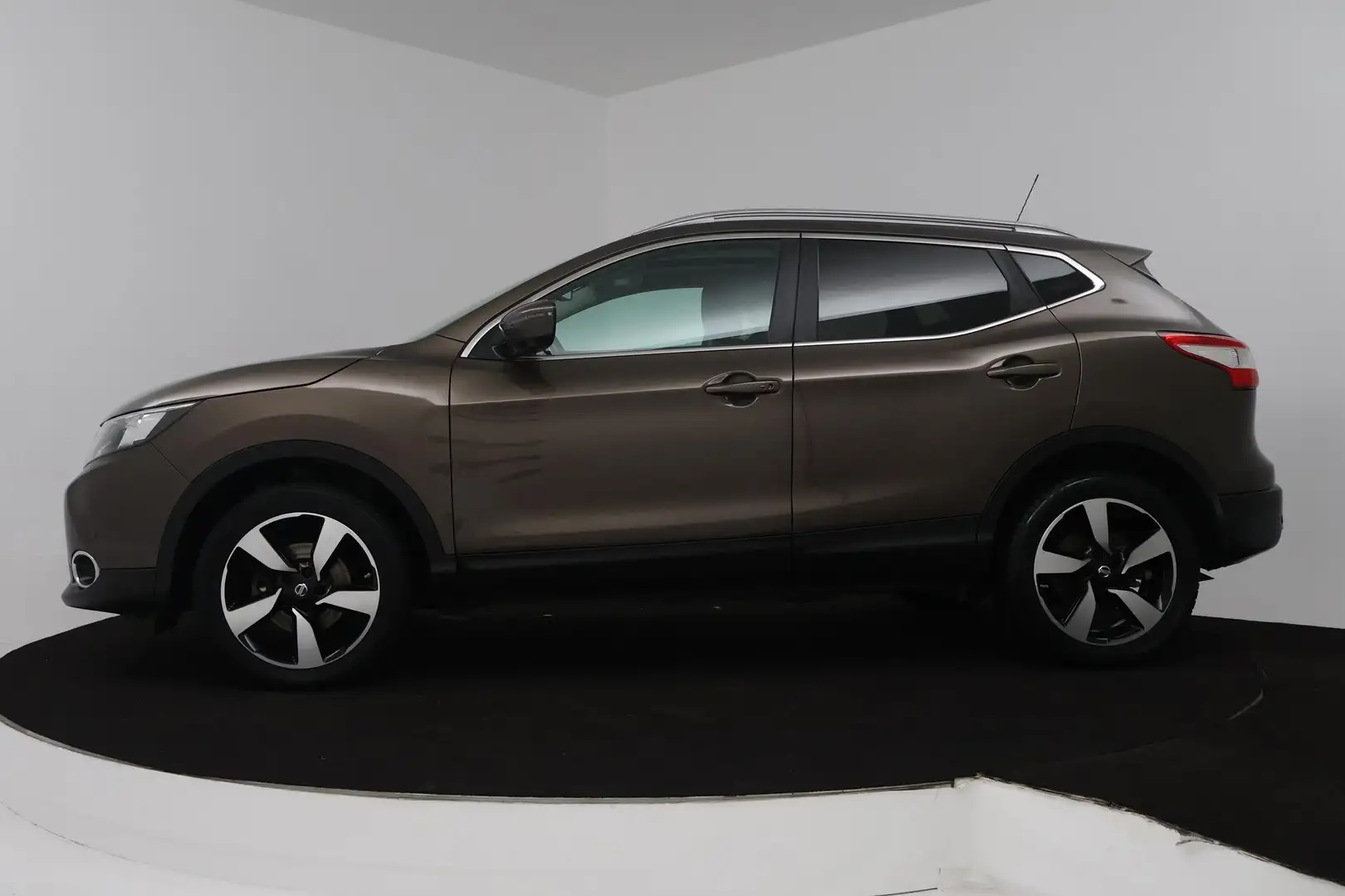 Nissan Qashqai 1.2 Connect Edition (PANORAMADAK, TREKHAAK, CRUISE Brun - 2