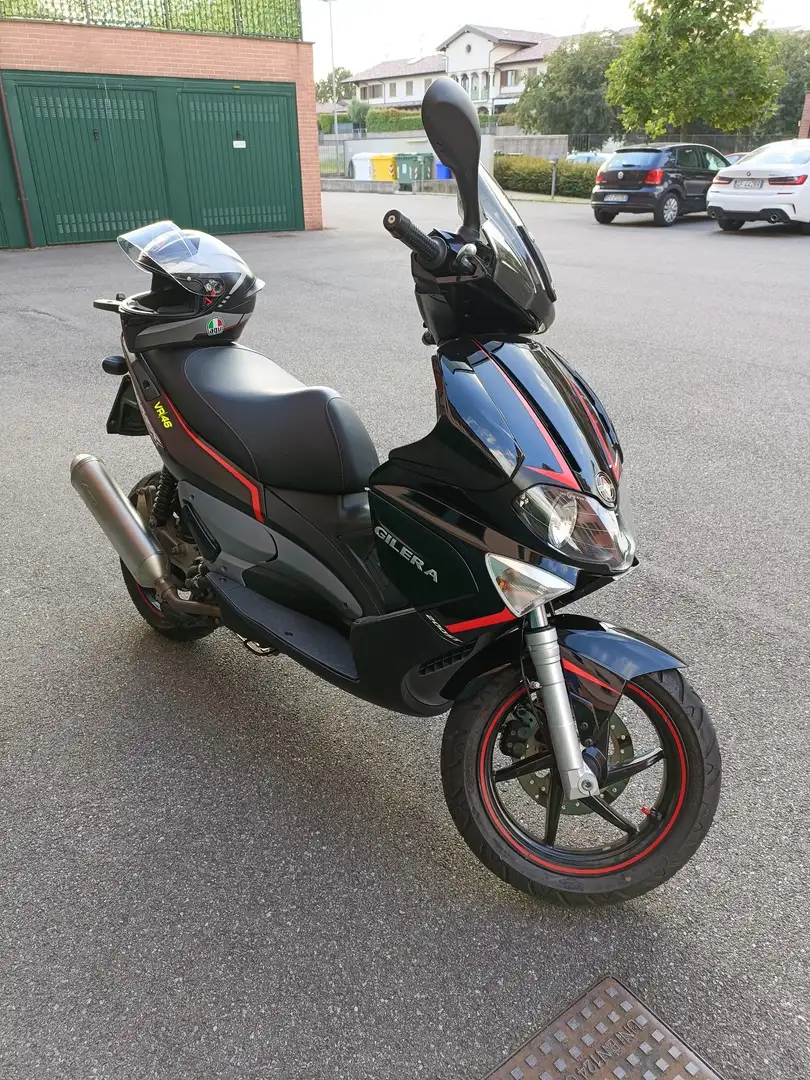 Gilera Runner 200 ST Černá - 1