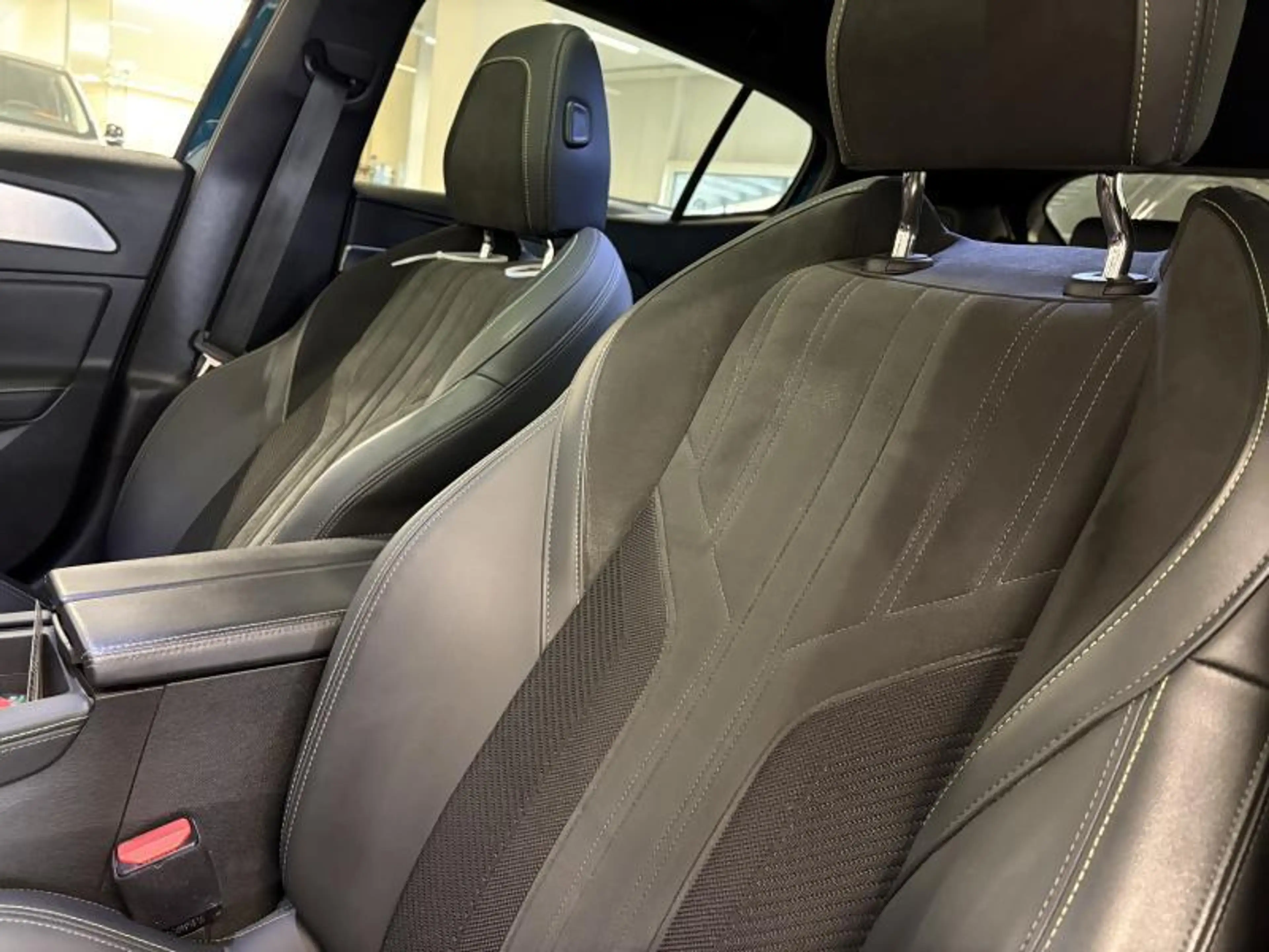 Peugeot 408 GT - TOIT OUVRANT - SIEGES ELEC — photo 10