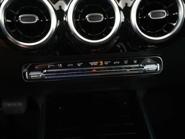 Mercedes-Benz Gla view 11
