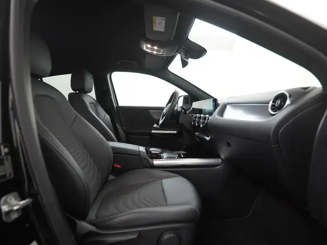 Mercedes-Benz Gla view 3