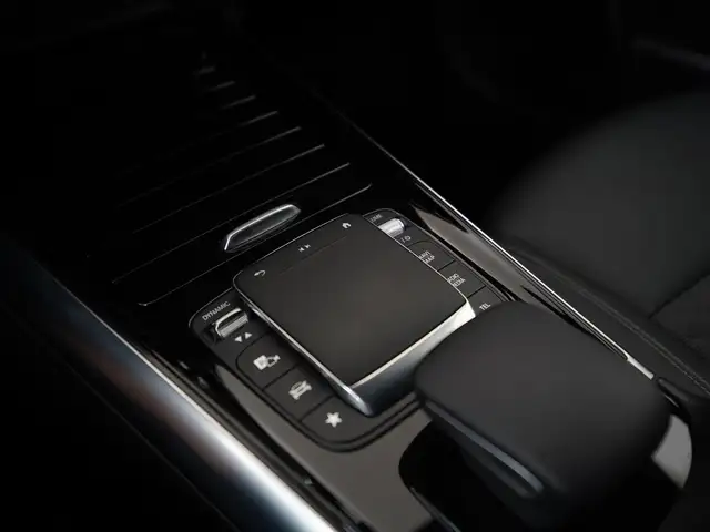 Mercedes-Benz Gla view 10