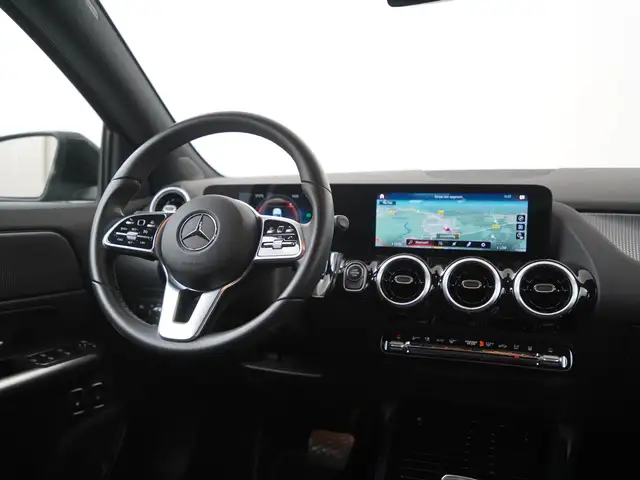 Mercedes-Benz Gla view 5