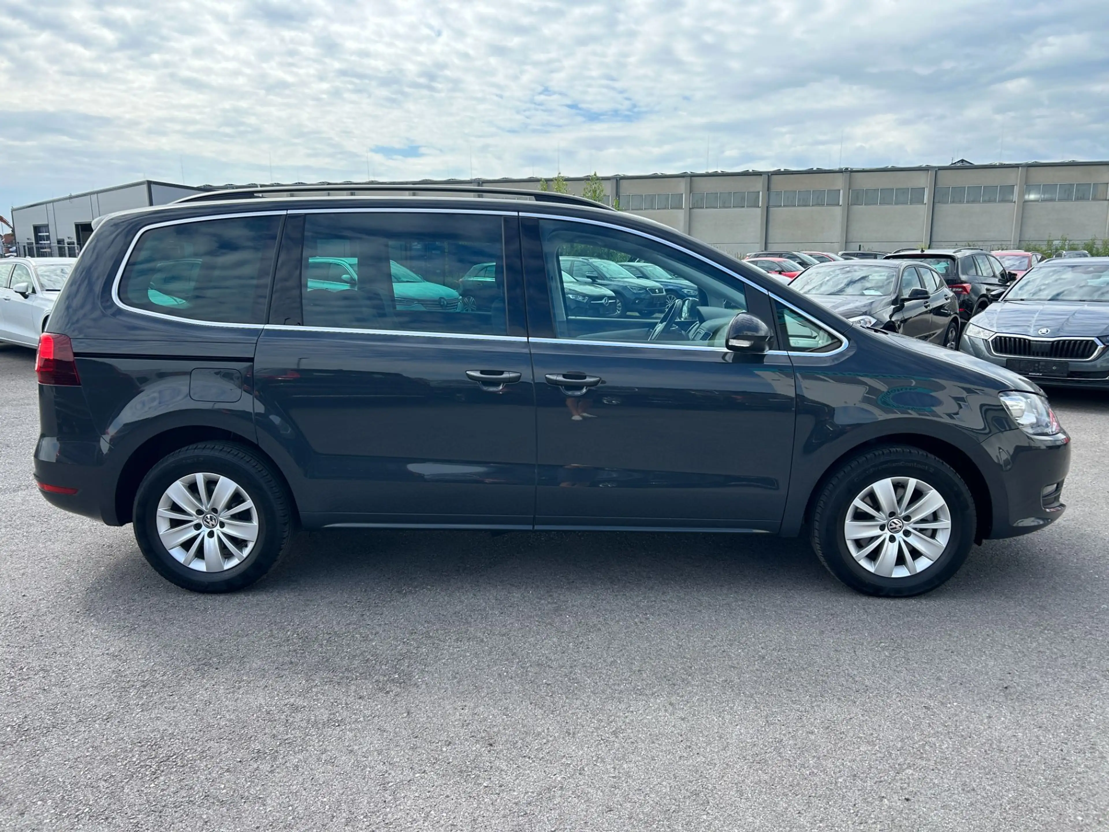 Volkswagen Sharan Business BMT SCR 2,0 TDI DSG 4Motion *ACC*PANORAM — photo 7