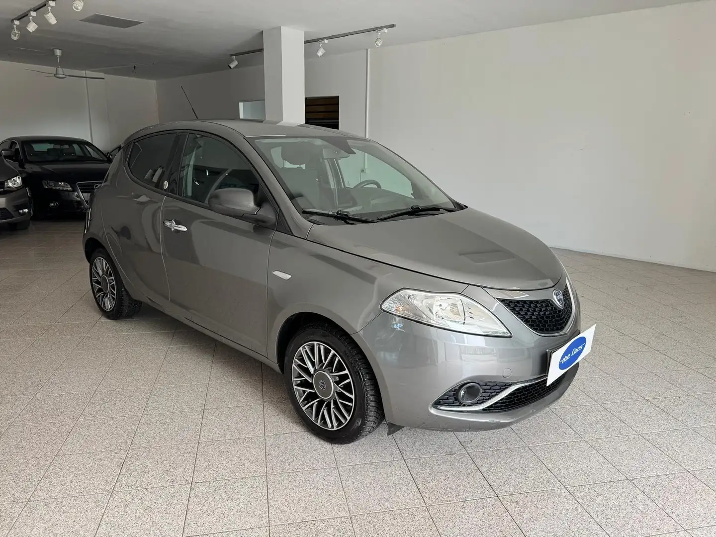 Lancia Ypsilon Ypsilon III 2015 1.2 Platinum ecochic Gpl 69cv Grigio - 2
