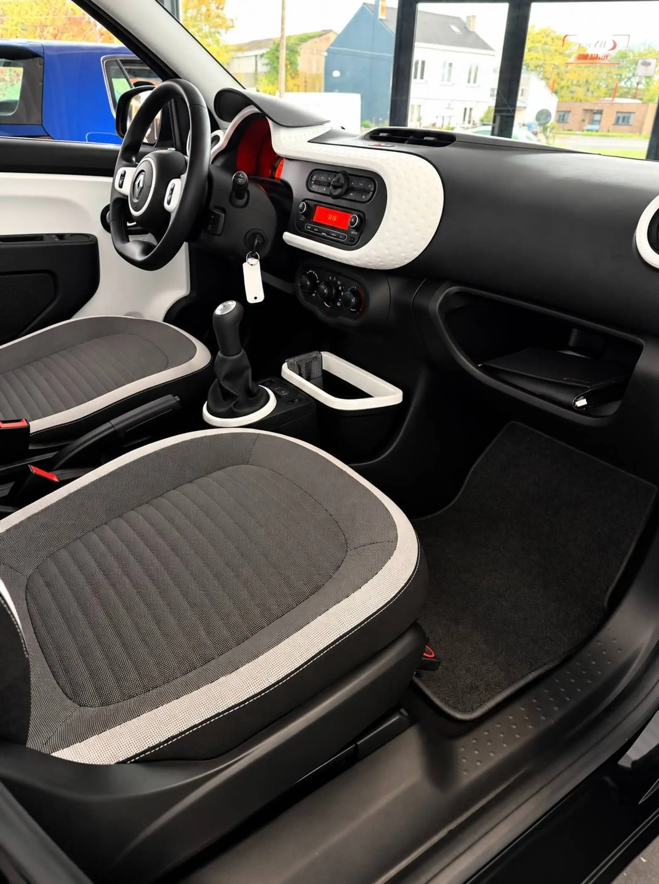 Renault Twingo 1.0i SCe *GARANTIE 2 ANS* — photo 10