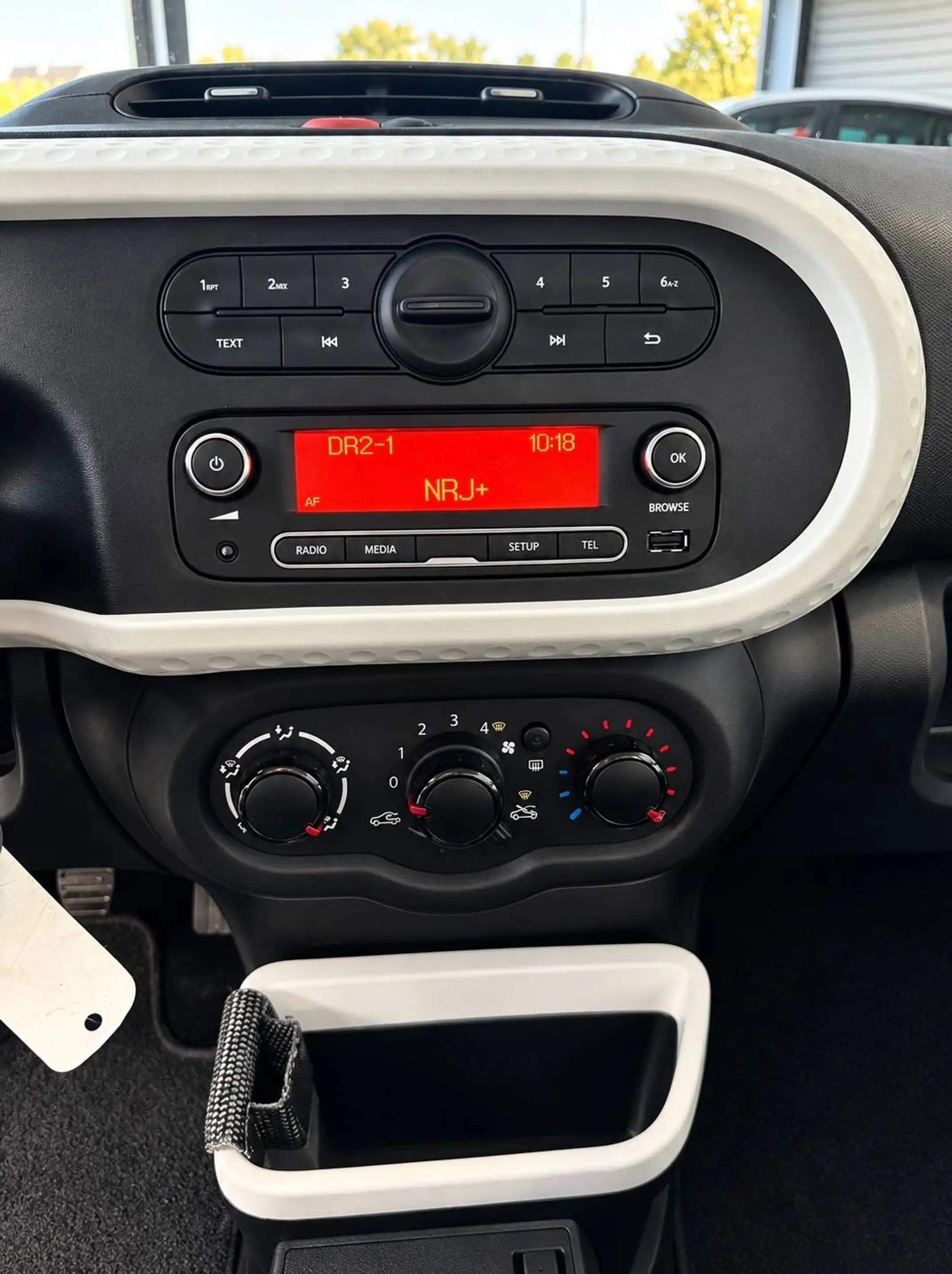 Renault Twingo 1.0i SCe *GARANTIE 2 ANS* — photo 16