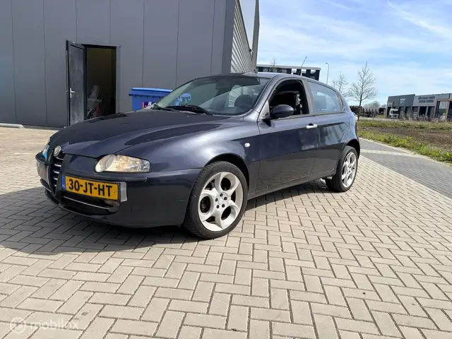 Alfa Romeo 147 1.6 T.Spark Export Trekhaak Remus Clima Radio