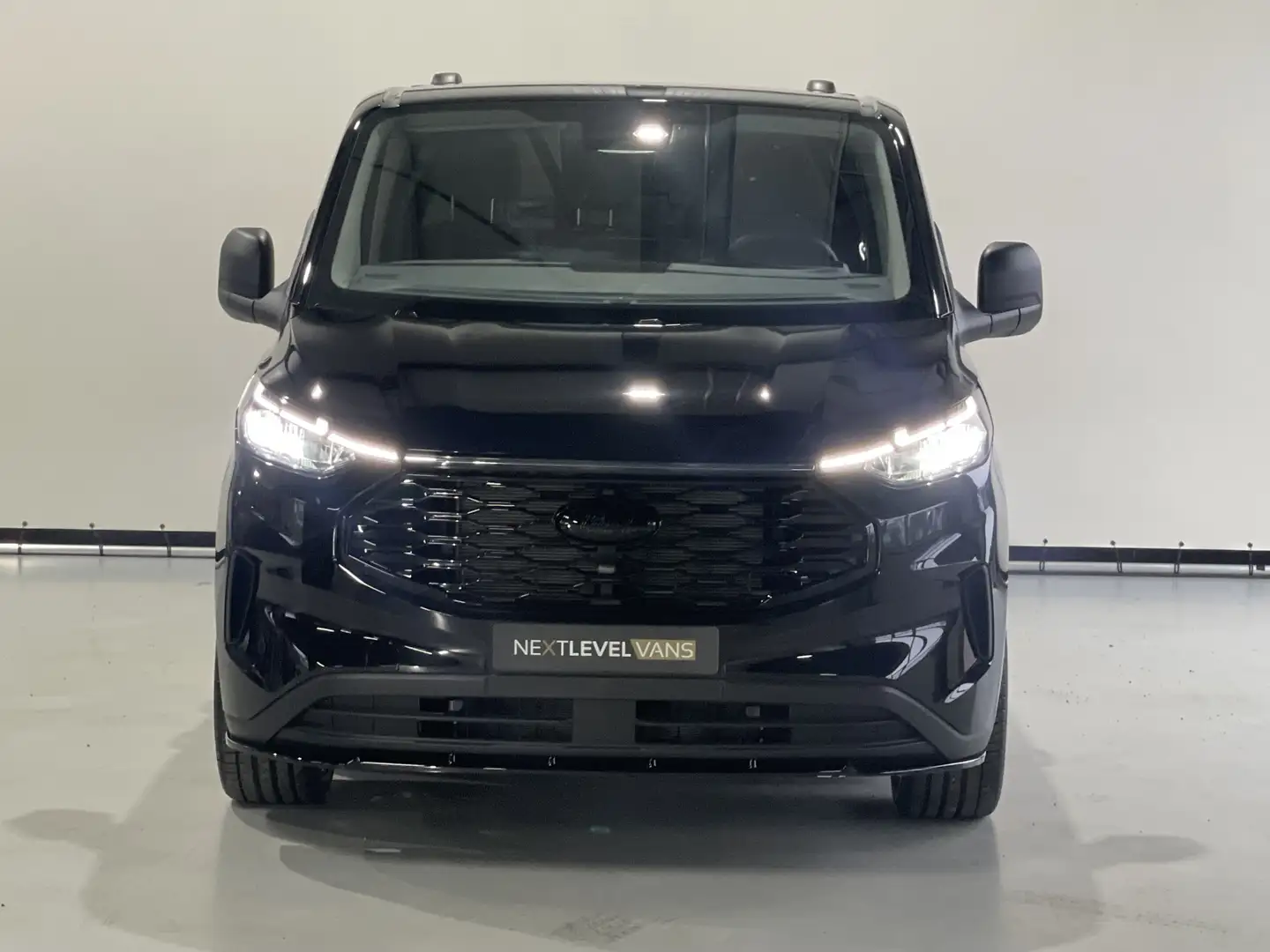 Ford Transit Custom 300 2.0 TDCI L2H1 136 PK Trend NEXT LEVEL EDITION Negro - 2