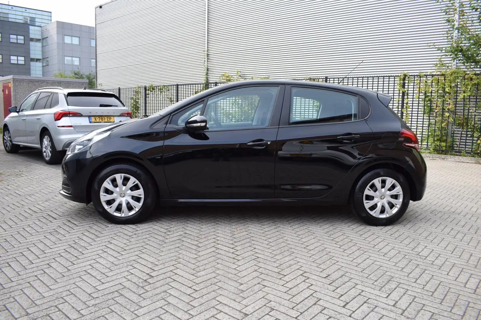 Peugeot 208 1.2 PureTech Active 12 mnd GARANTIE DBriem is vv N Zwart - 2