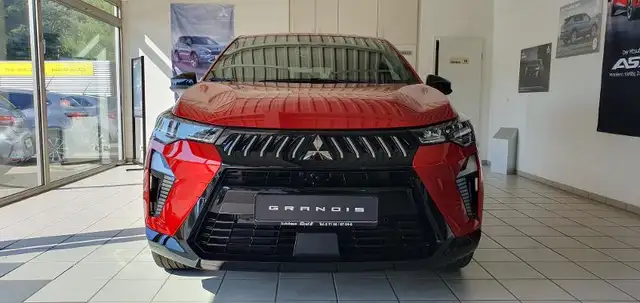 Mitsubishi Grandis view 3