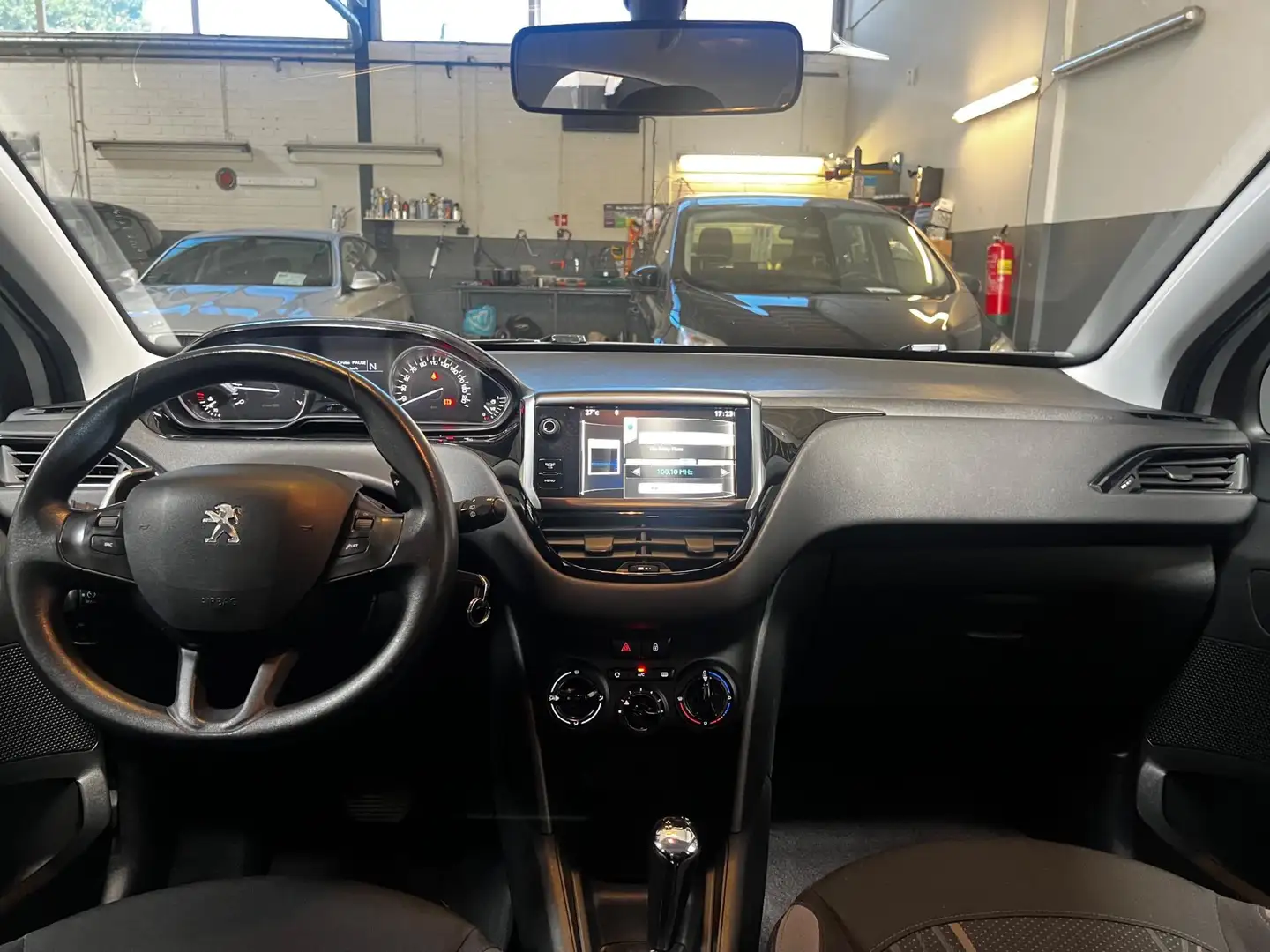 Peugeot 208 1.2 e-VTi Blue Lease Executive AUTOMAAT|BLUETOOTH| Grijs - 2