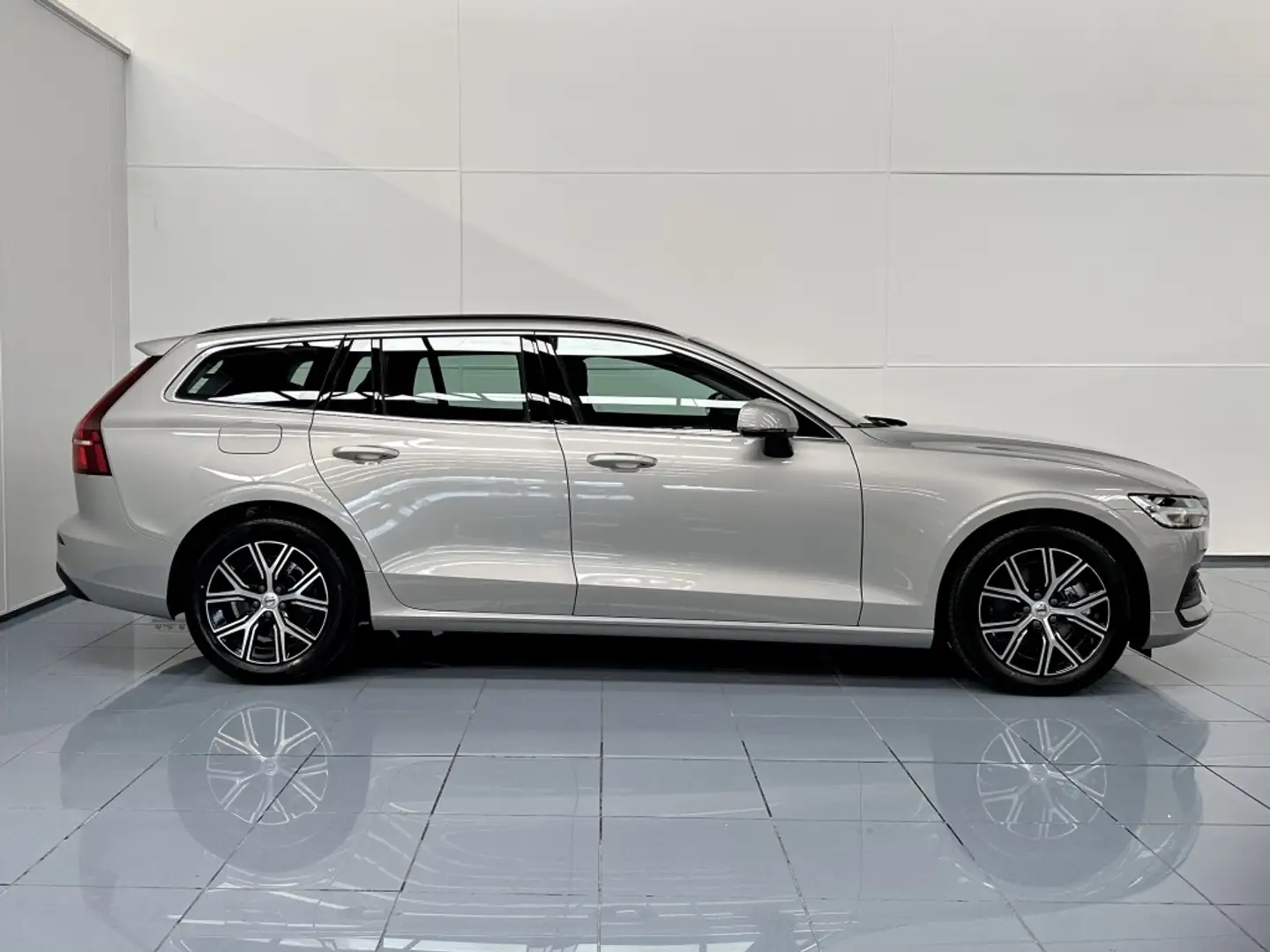 Volvo V60 B4 Core Aut. Gris - 2