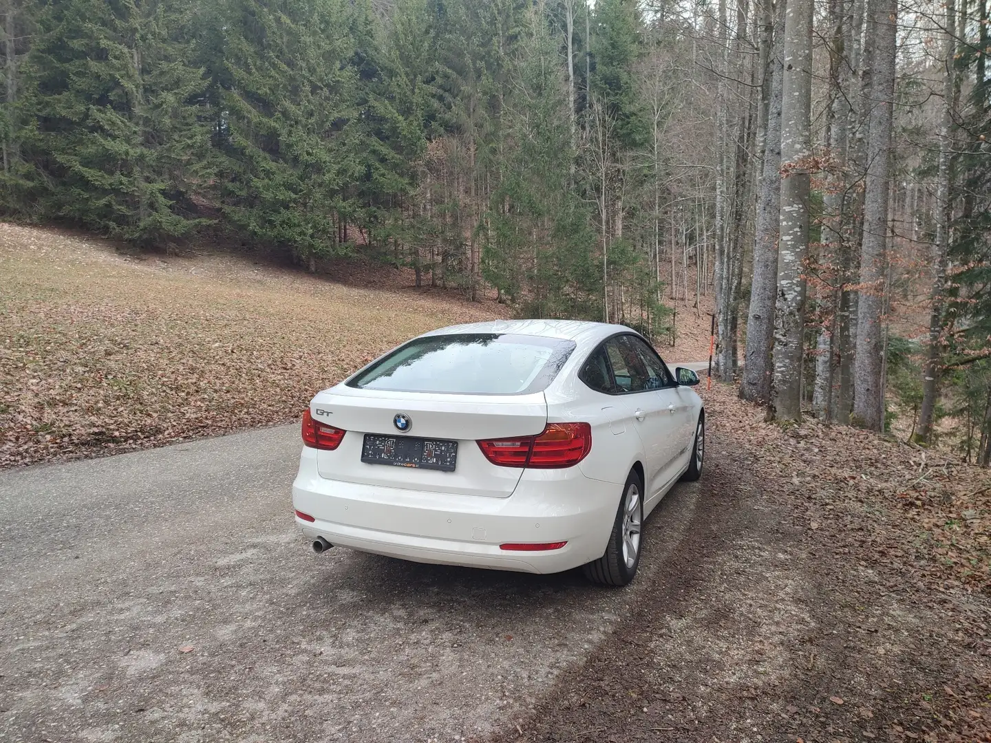 BMW 318 318d GT Aut. Weiß - 2