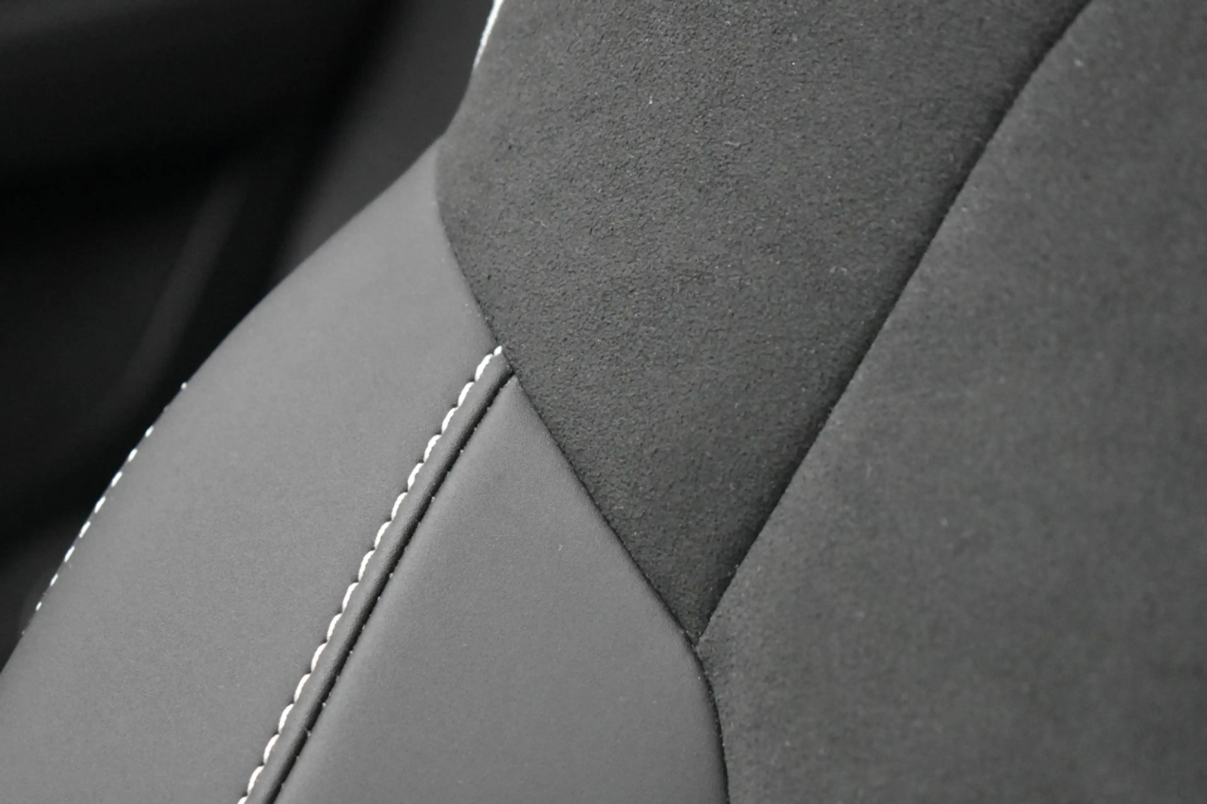 Volvo XC40 B4 197pk Plus Dark | Lounge | Lighting | Trekhaak — photo 27