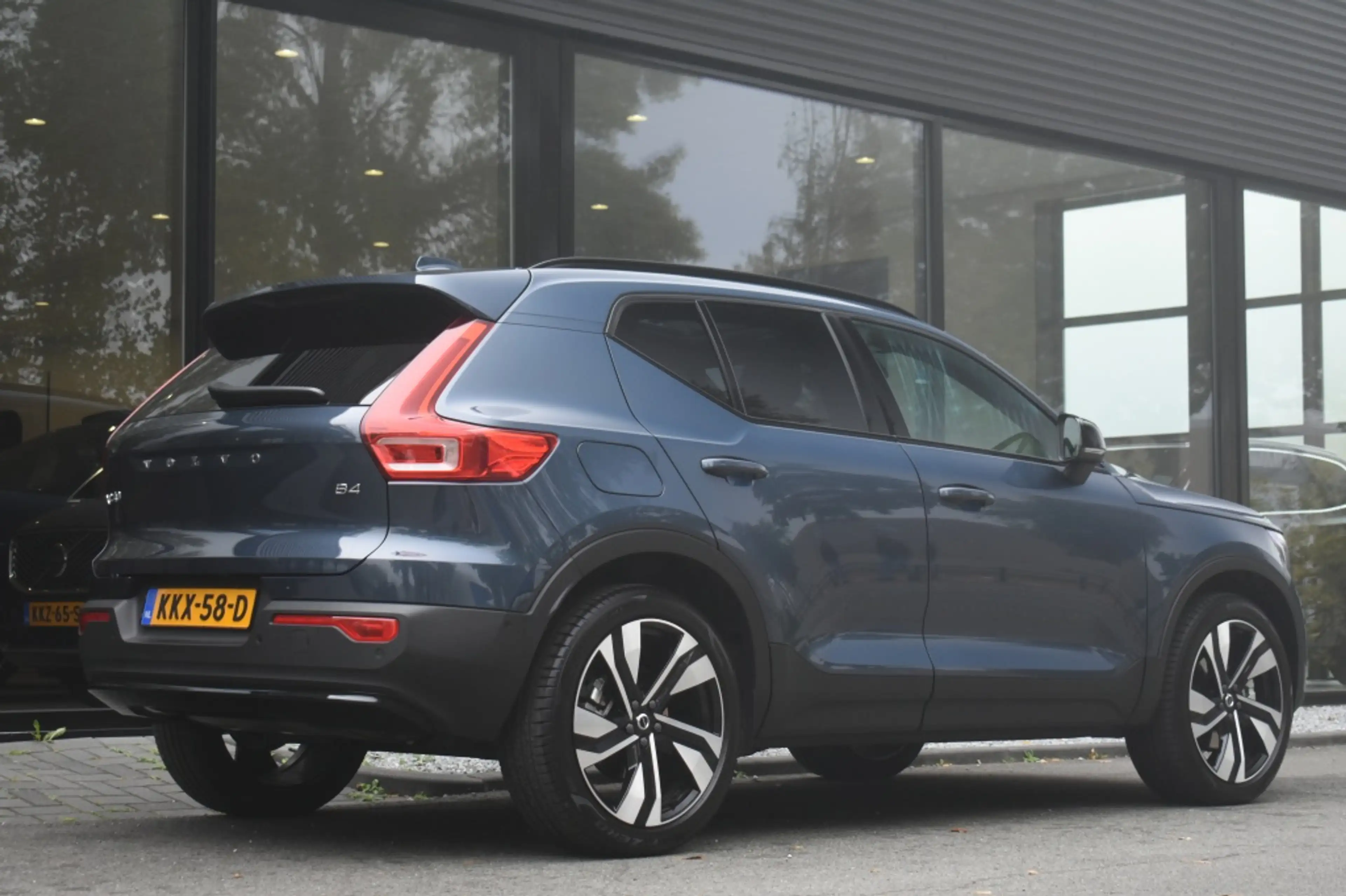 Volvo XC40 B4 197pk Plus Dark | Lounge | Lighting | Trekhaak — photo 2