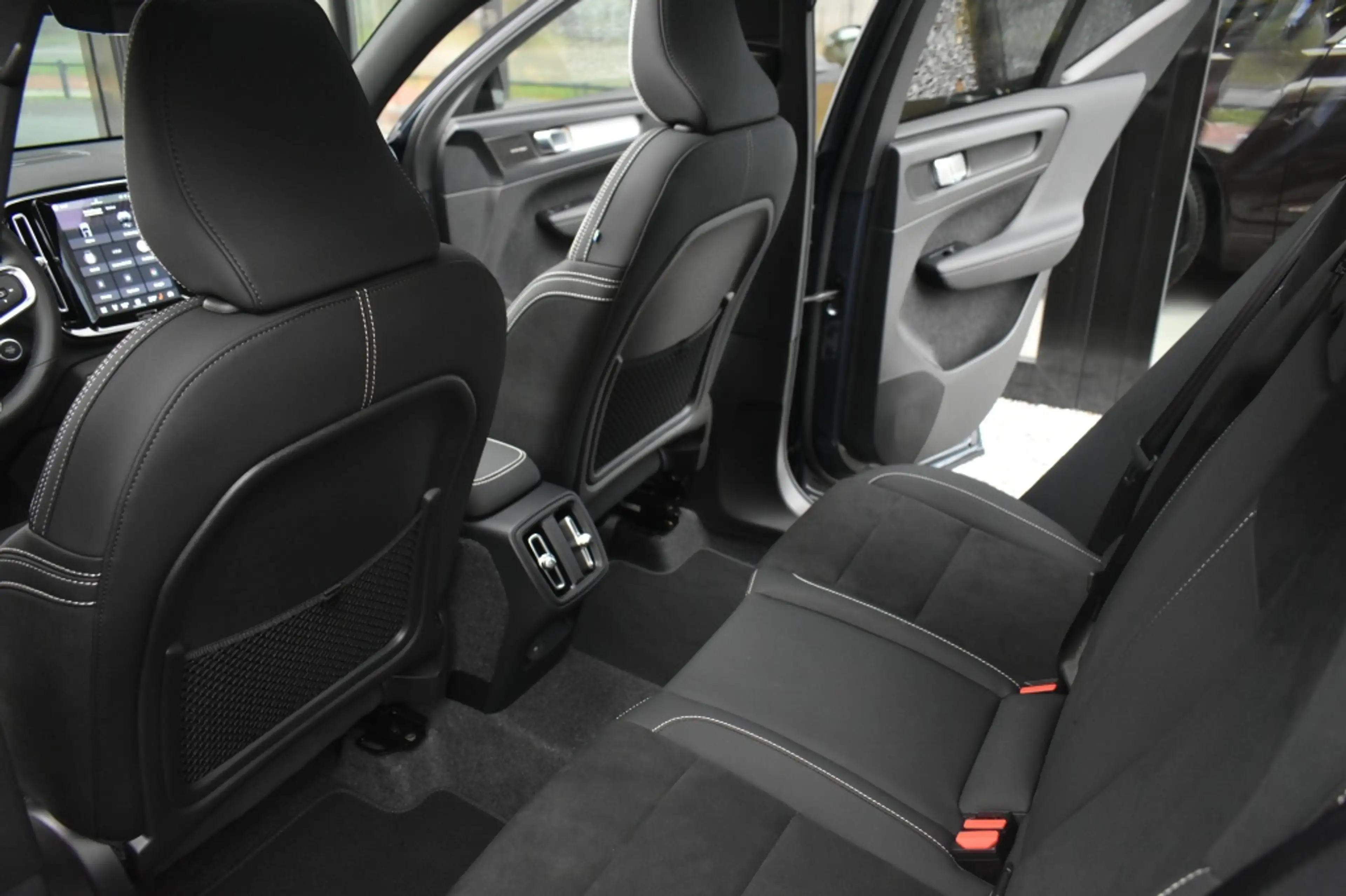Volvo XC40 B4 197pk Plus Dark | Lounge | Lighting | Trekhaak — photo 15