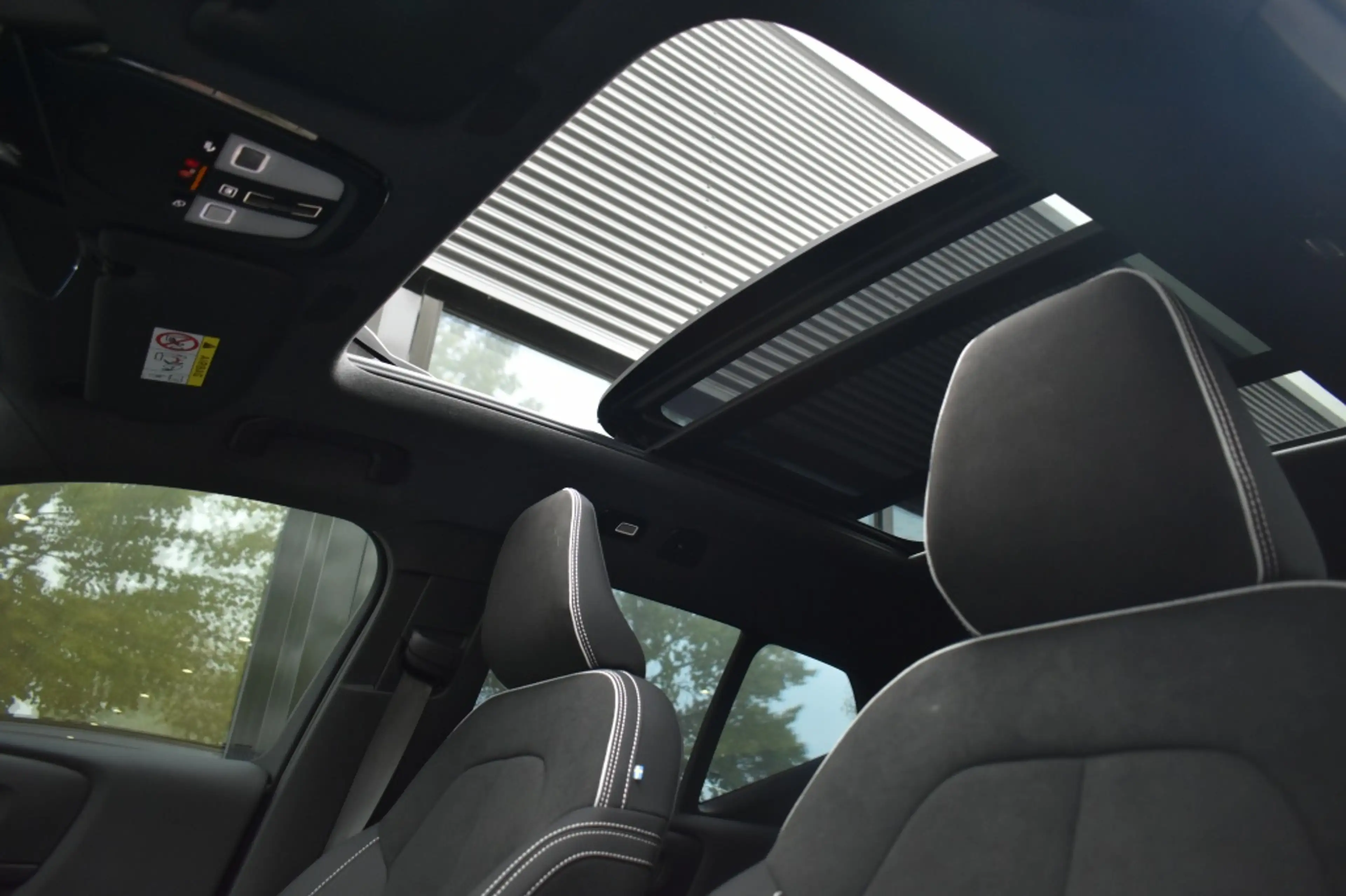 Volvo XC40 B4 197pk Plus Dark | Lounge | Lighting | Trekhaak — photo 4
