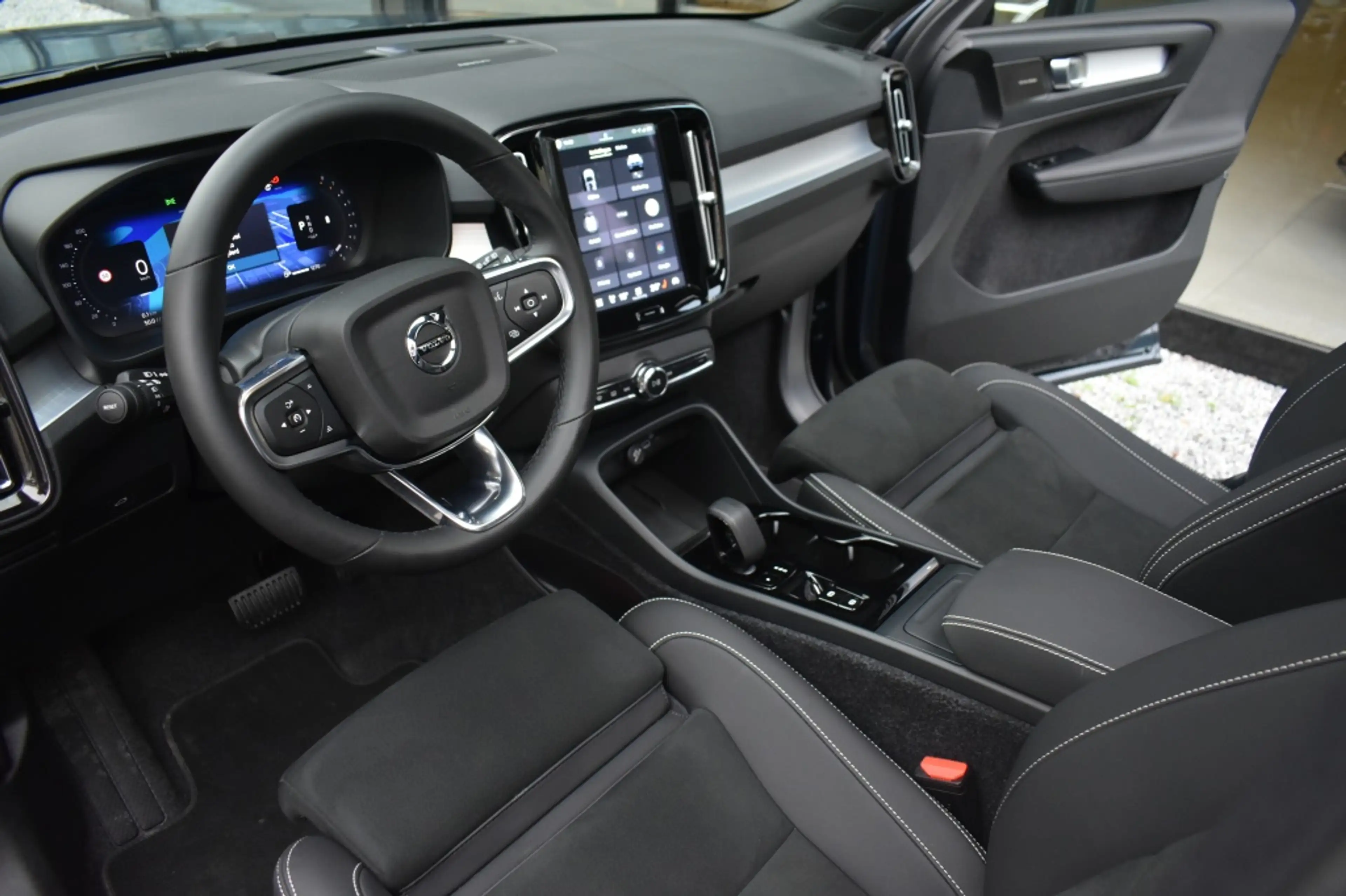 Volvo XC40 B4 197pk Plus Dark | Lounge | Lighting | Trekhaak — photo 3