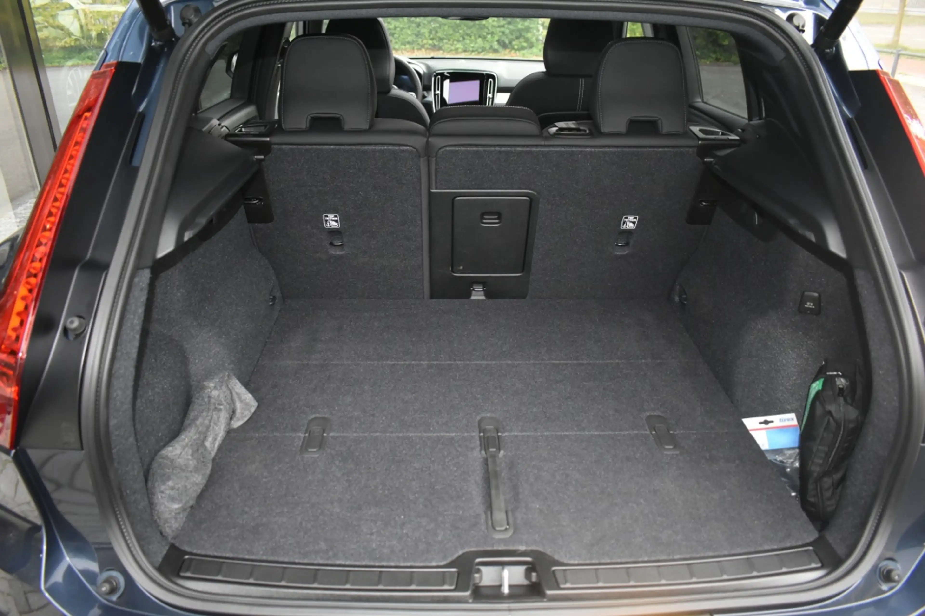 Volvo XC40 B4 197pk Plus Dark | Lounge | Lighting | Trekhaak — photo 29