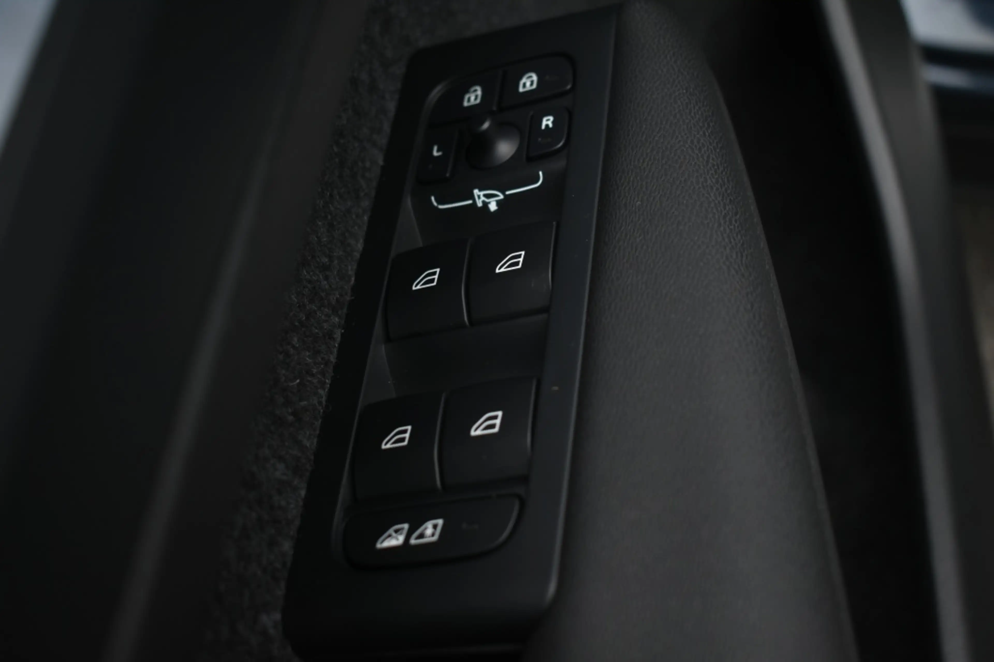 Volvo XC40 B4 197pk Plus Dark | Lounge | Lighting | Trekhaak — photo 17