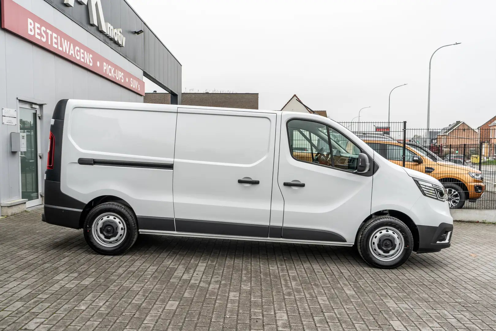 Renault Trafic 2.0dCi L2 - Automaat - Trekhaak - 28.800 ex Wit - 2