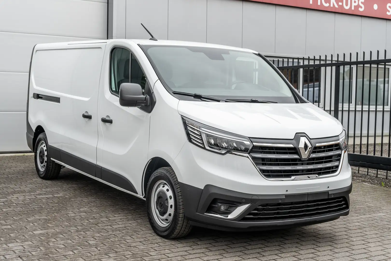 Renault Trafic 2.0dCi L2 - Automaat - Trekhaak - 28.800 ex Wit - 1