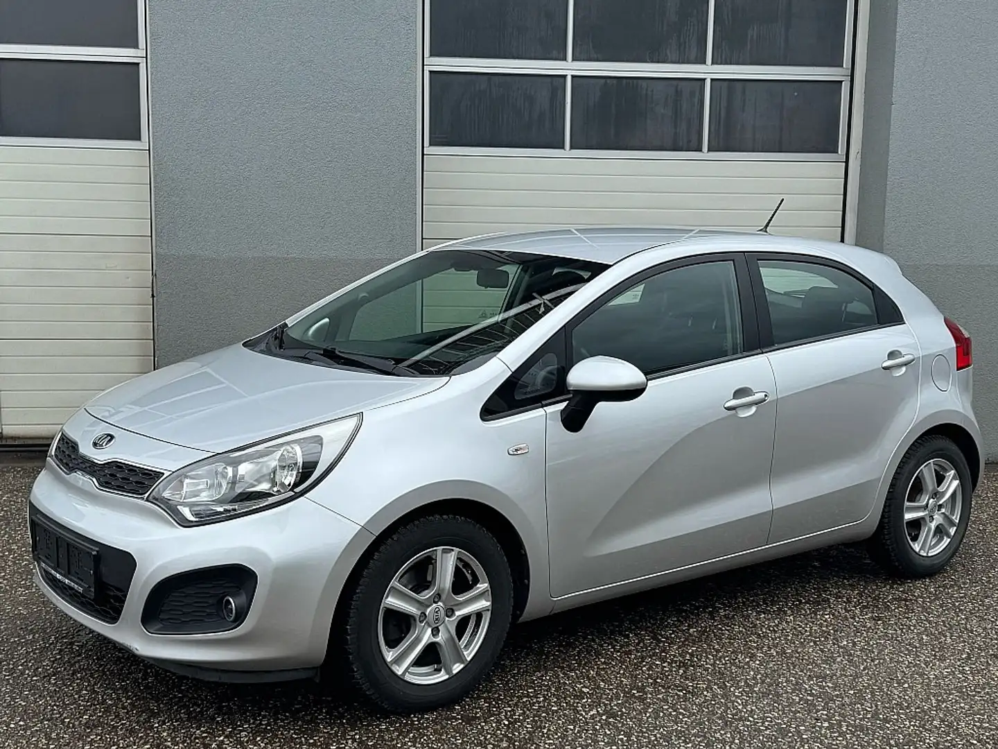 Kia Rio 1,1 CRDi Silber - 1