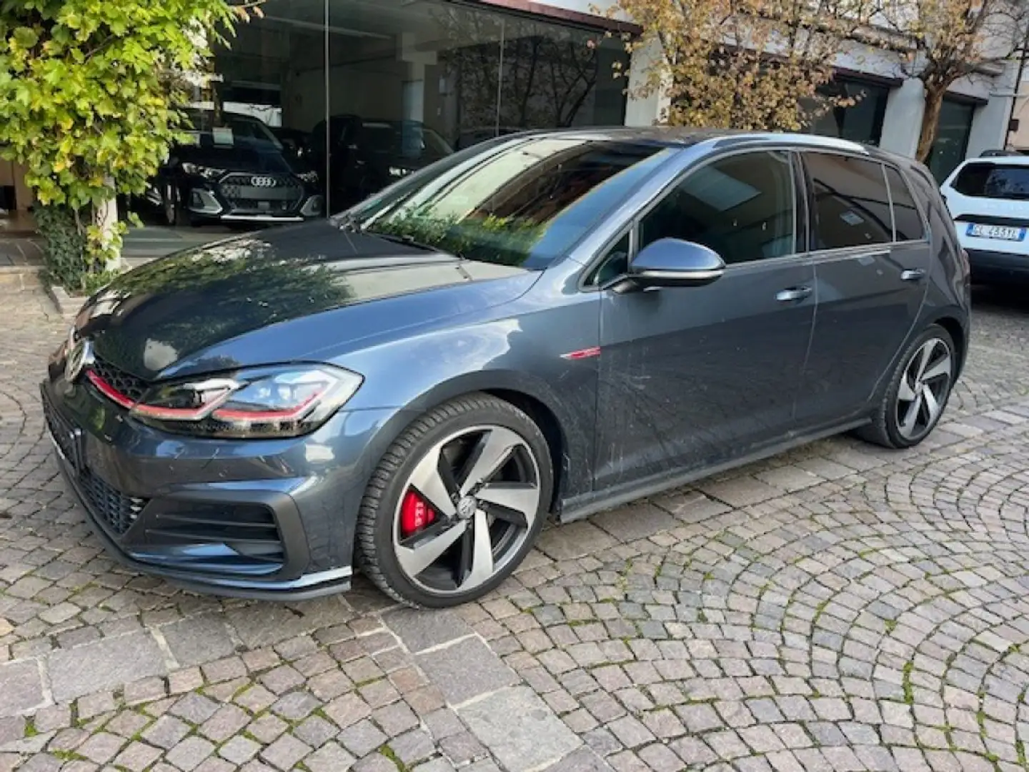 Volkswagen Golf GTI Performance 2.0 245 CV TSI DSG 5p. Gris - 1
