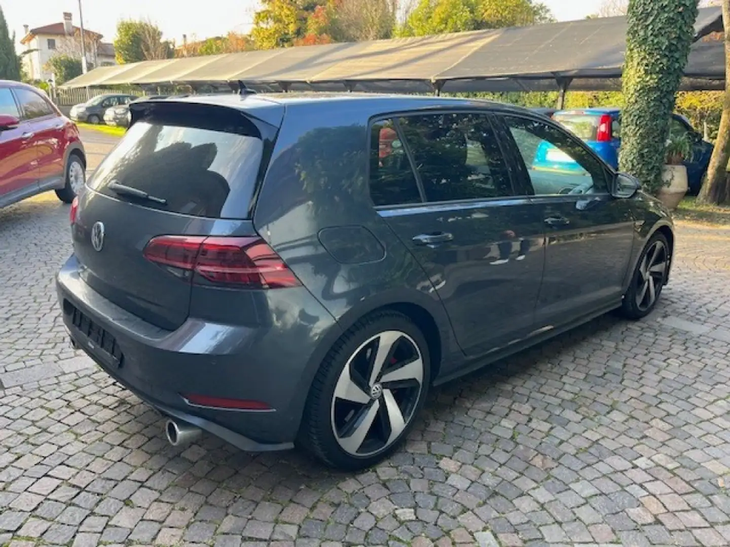Volkswagen Golf GTI Performance 2.0 245 CV TSI DSG 5p. Gris - 2